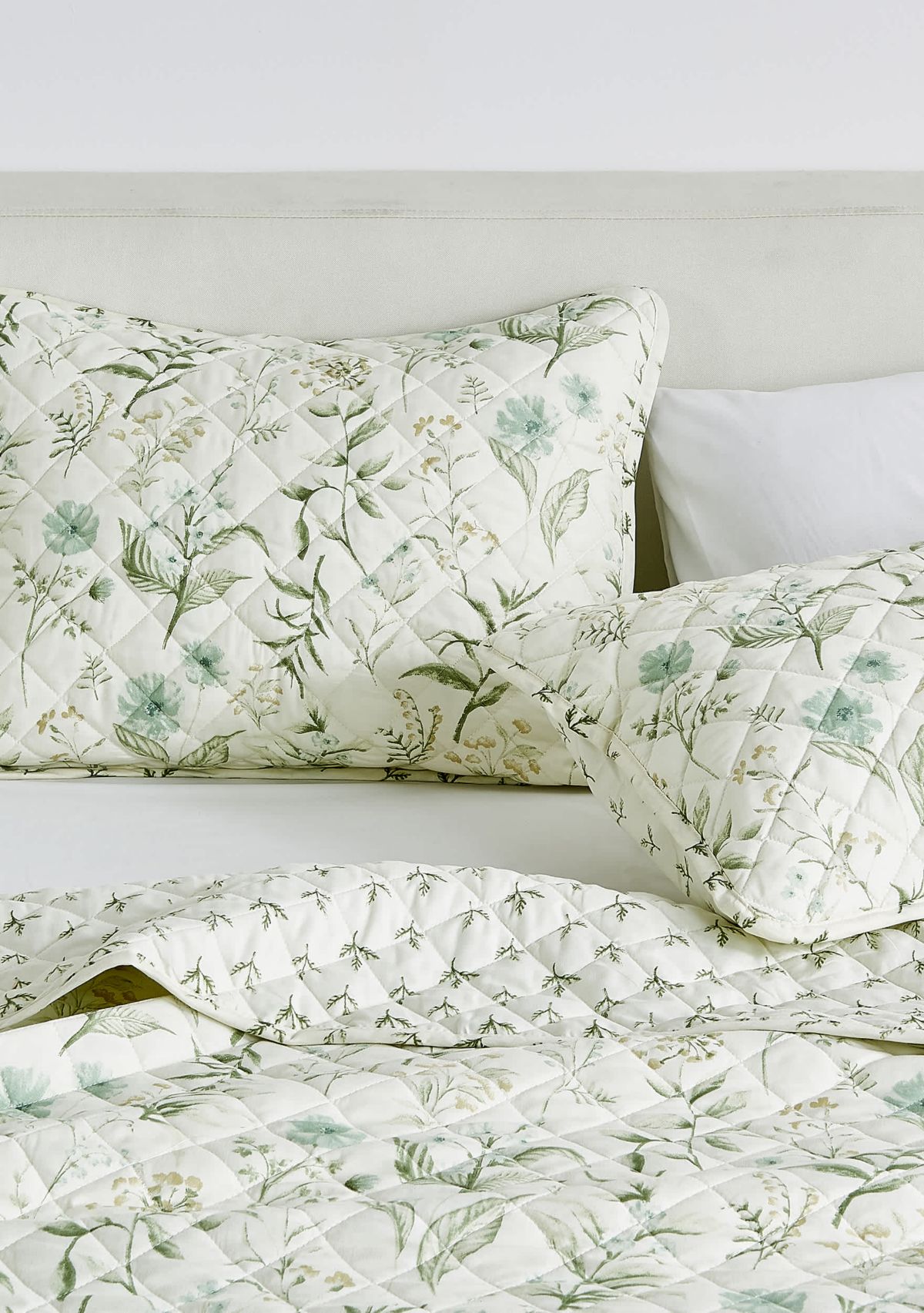 Natural Floral Printed Quilt Set
