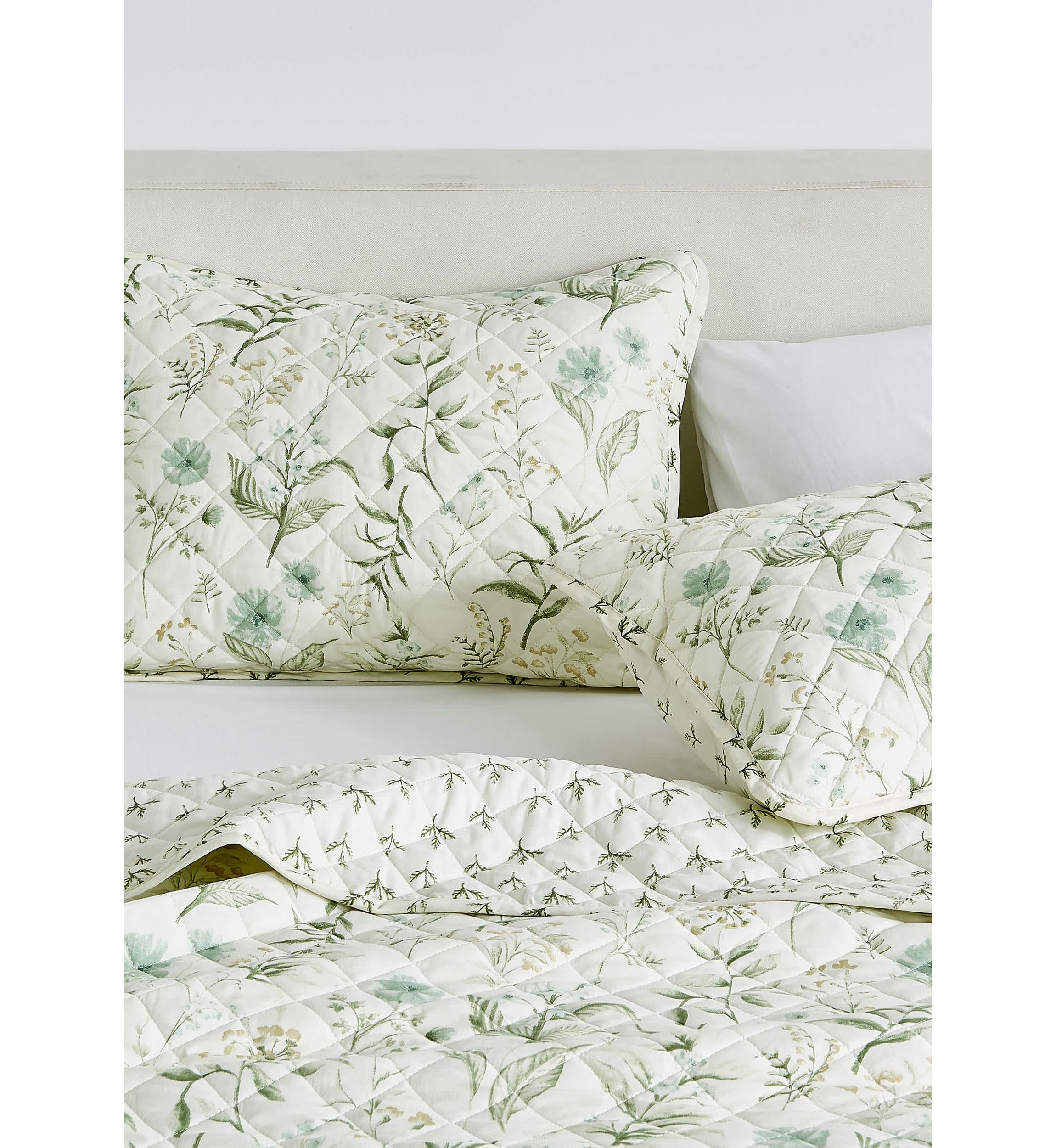 Natural Floral Printed Quilt Set