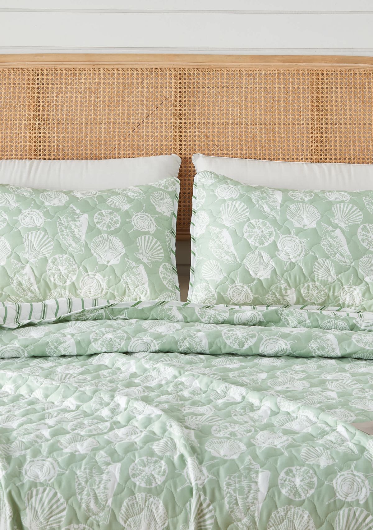 Green Seashell Coastal Quilt Set