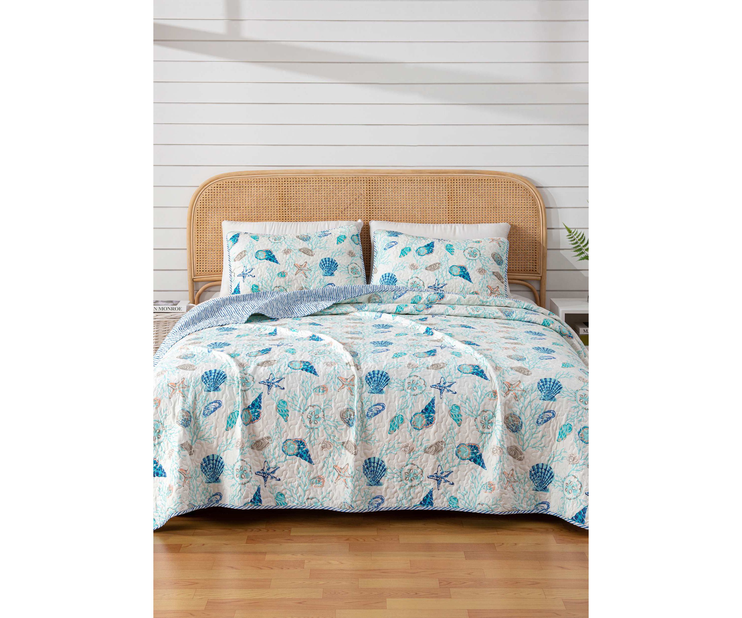 Blue Seashell Quilt Set