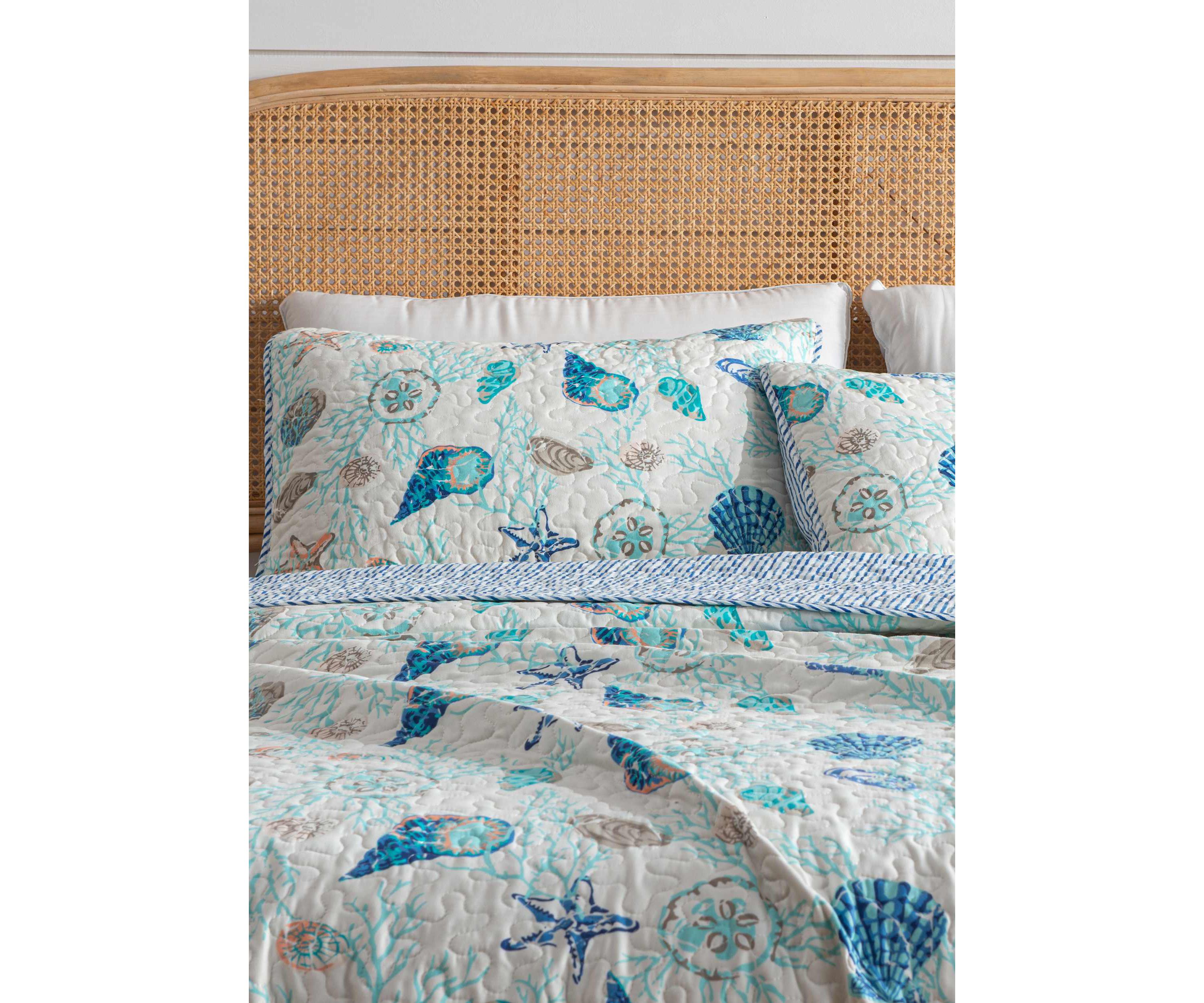 Blue Seashell Quilt Set