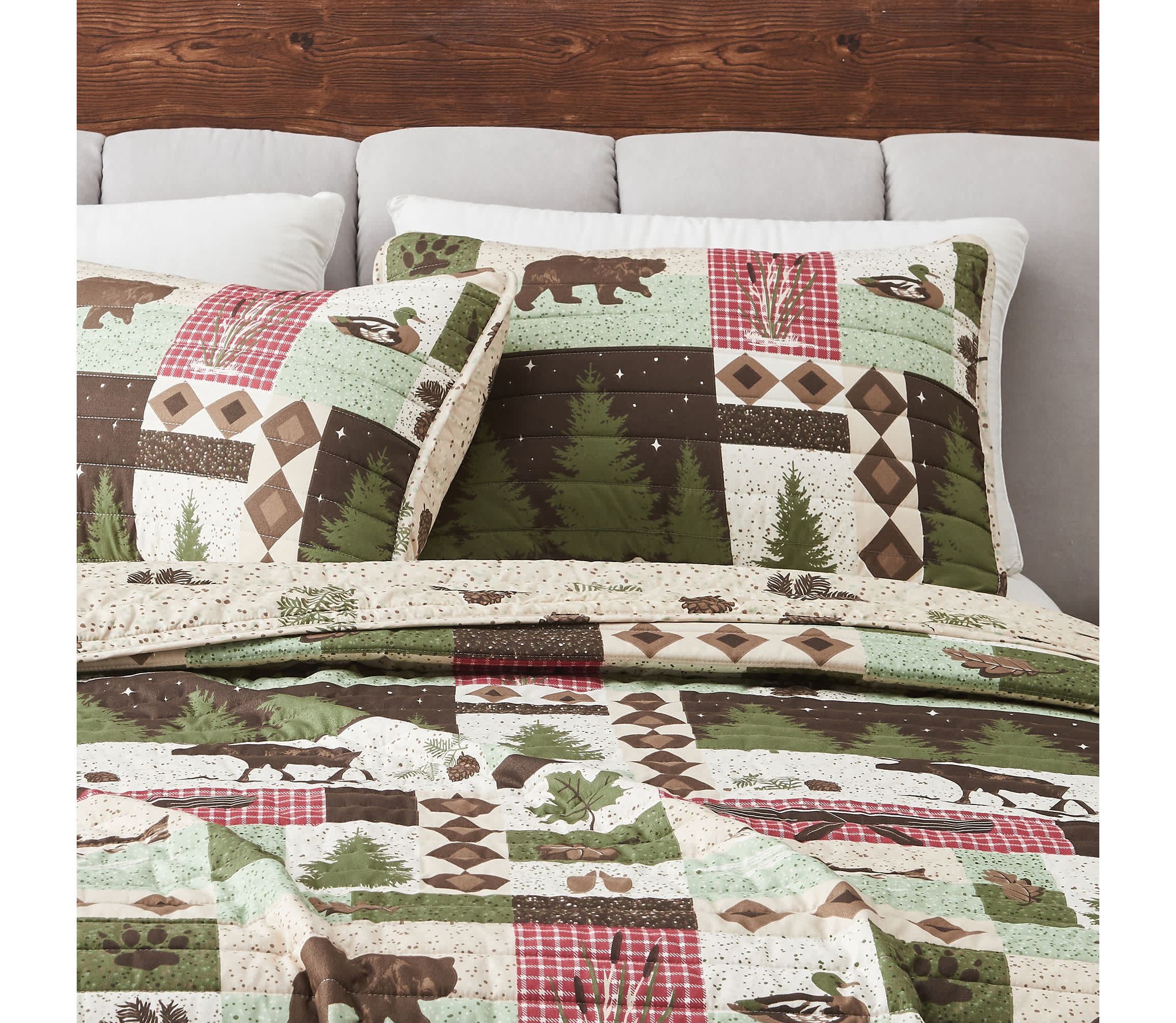 Wildlife Lodge Patchwork Quilt Set