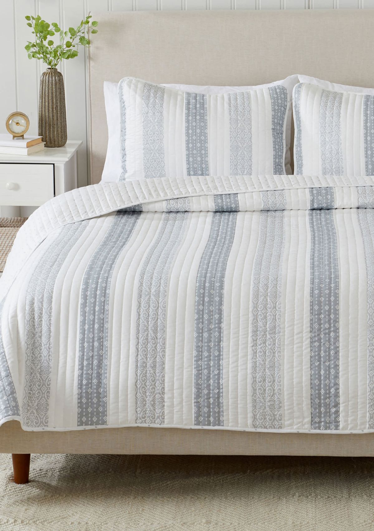Patterned Stripe Quilt Set