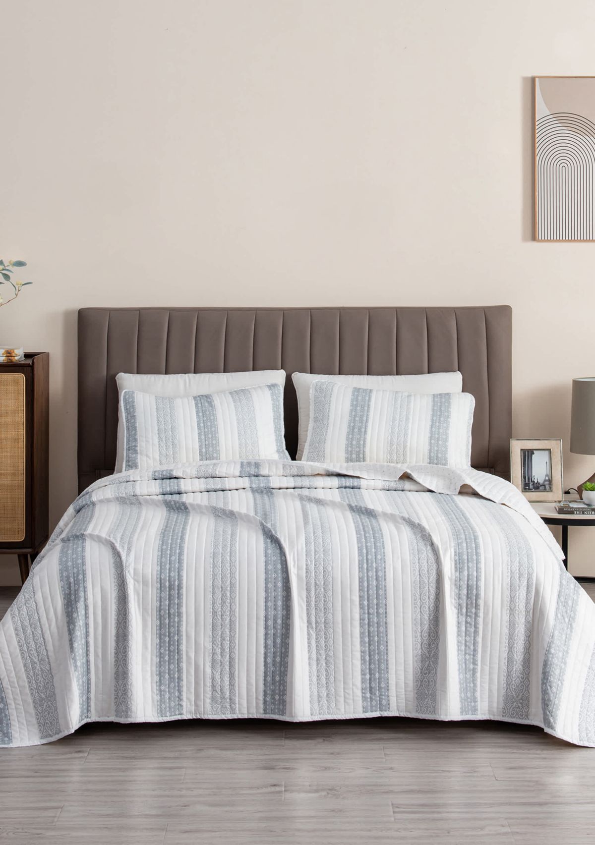 Patterned Stripe Quilt Set