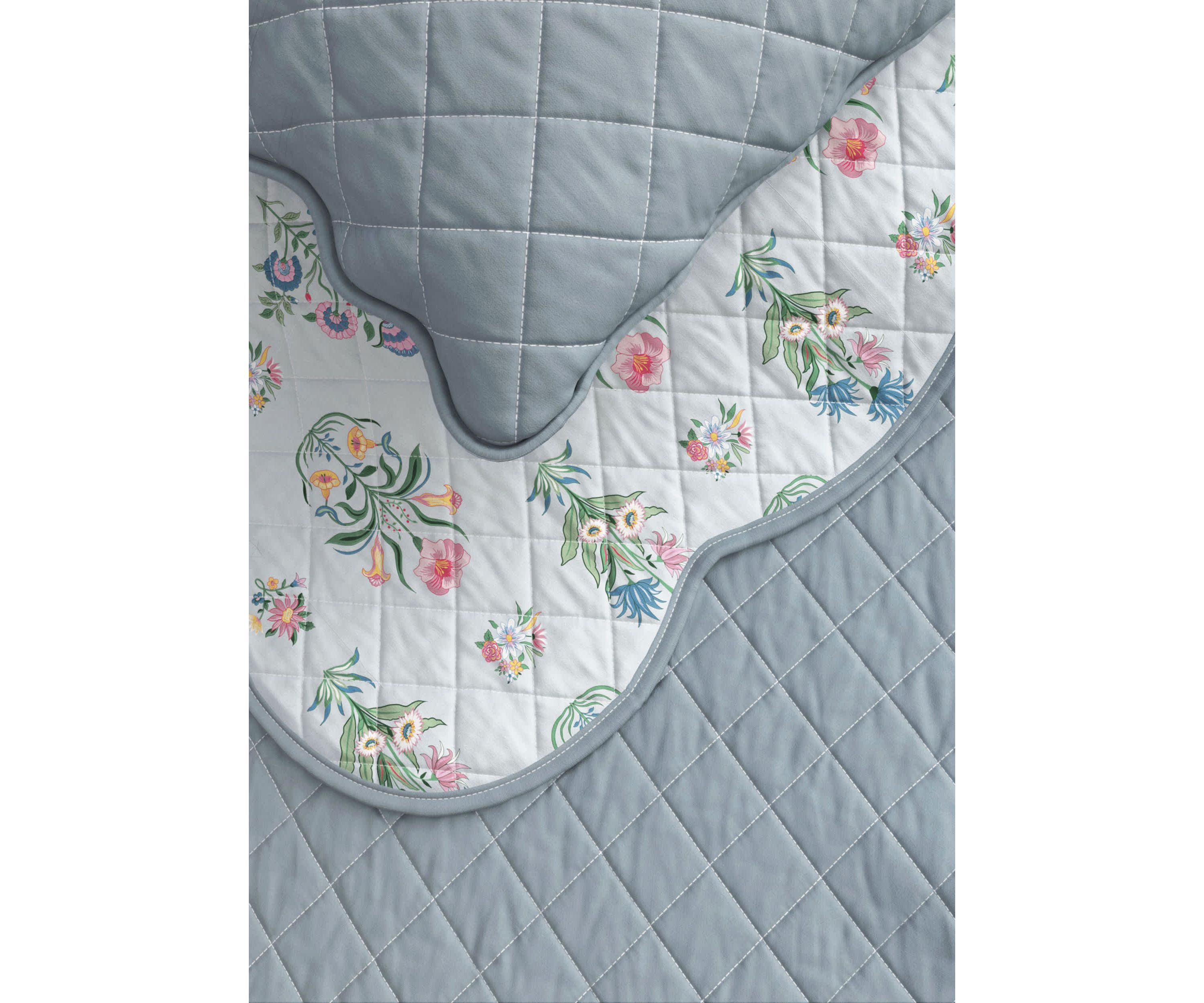 Blue Floral Scalloped Quilt Set