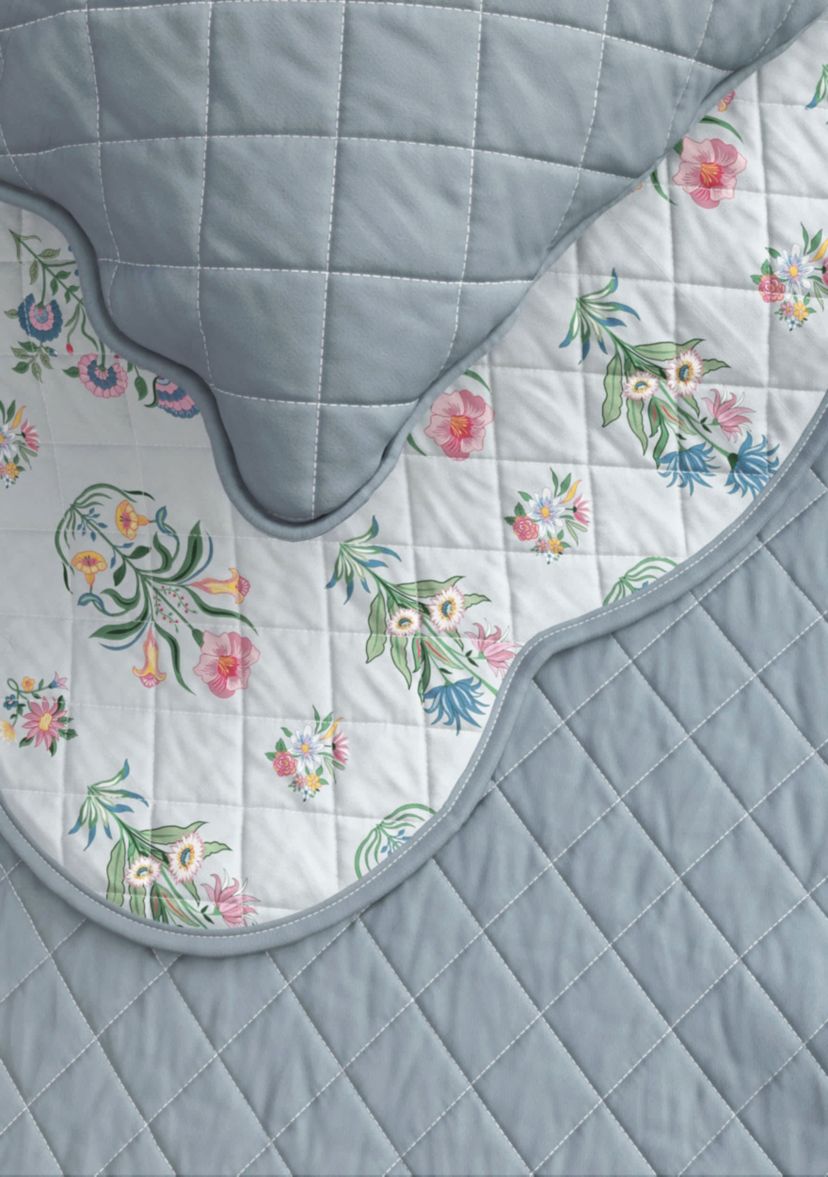 Blue Floral Scalloped Quilt Set