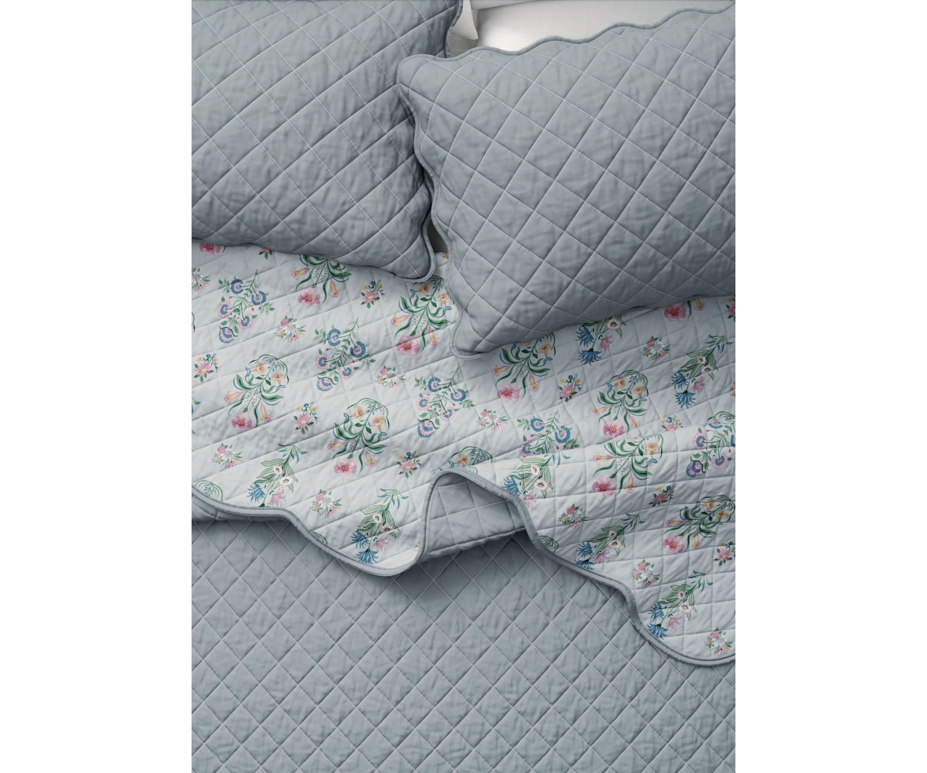 Blue Floral Scalloped Quilt Set