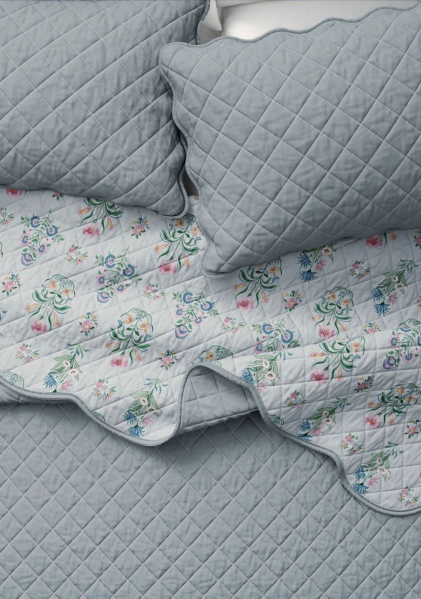 Blue Floral Scalloped Quilt Set