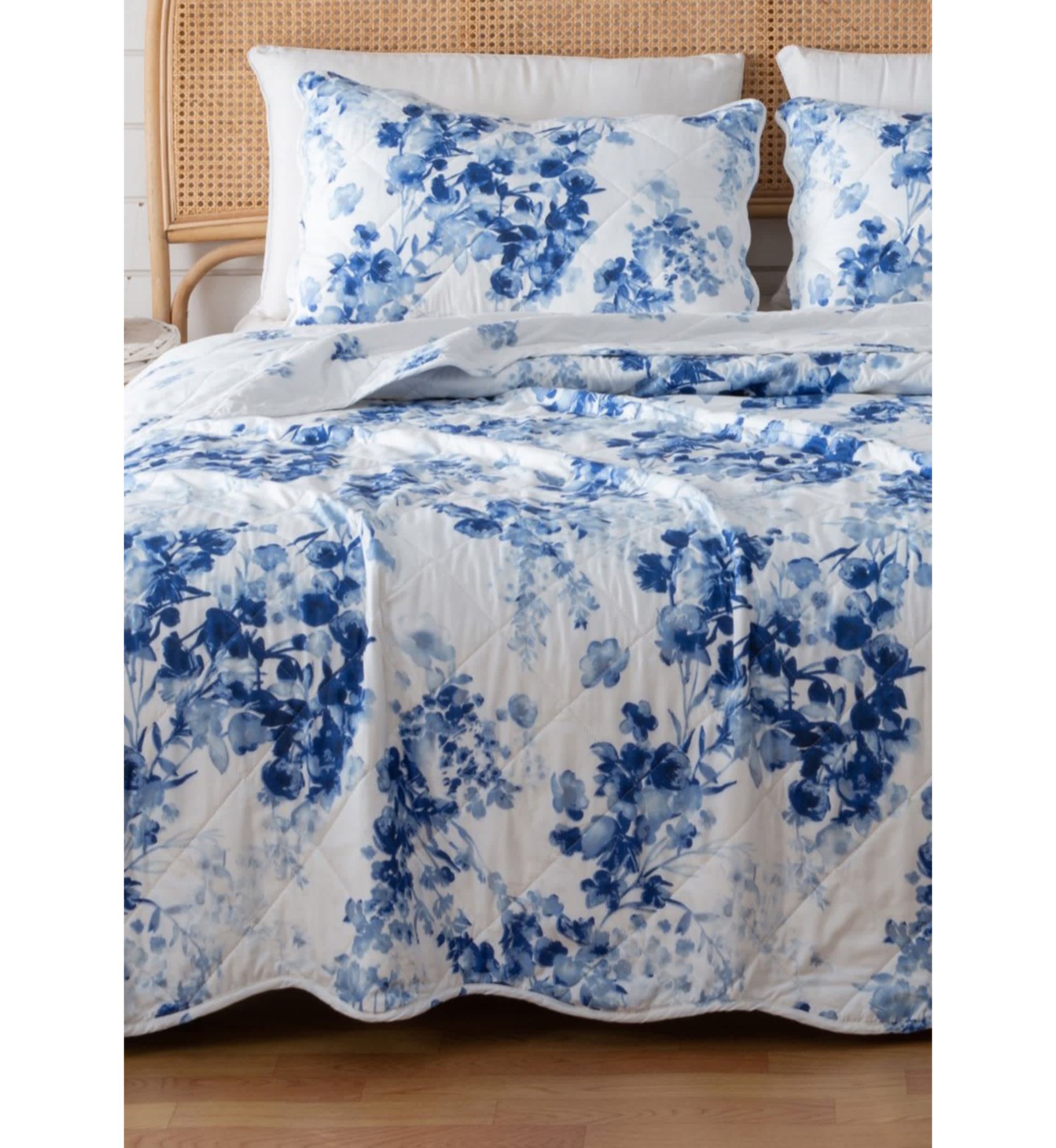 Watercolor Floral Burst Quilt Set