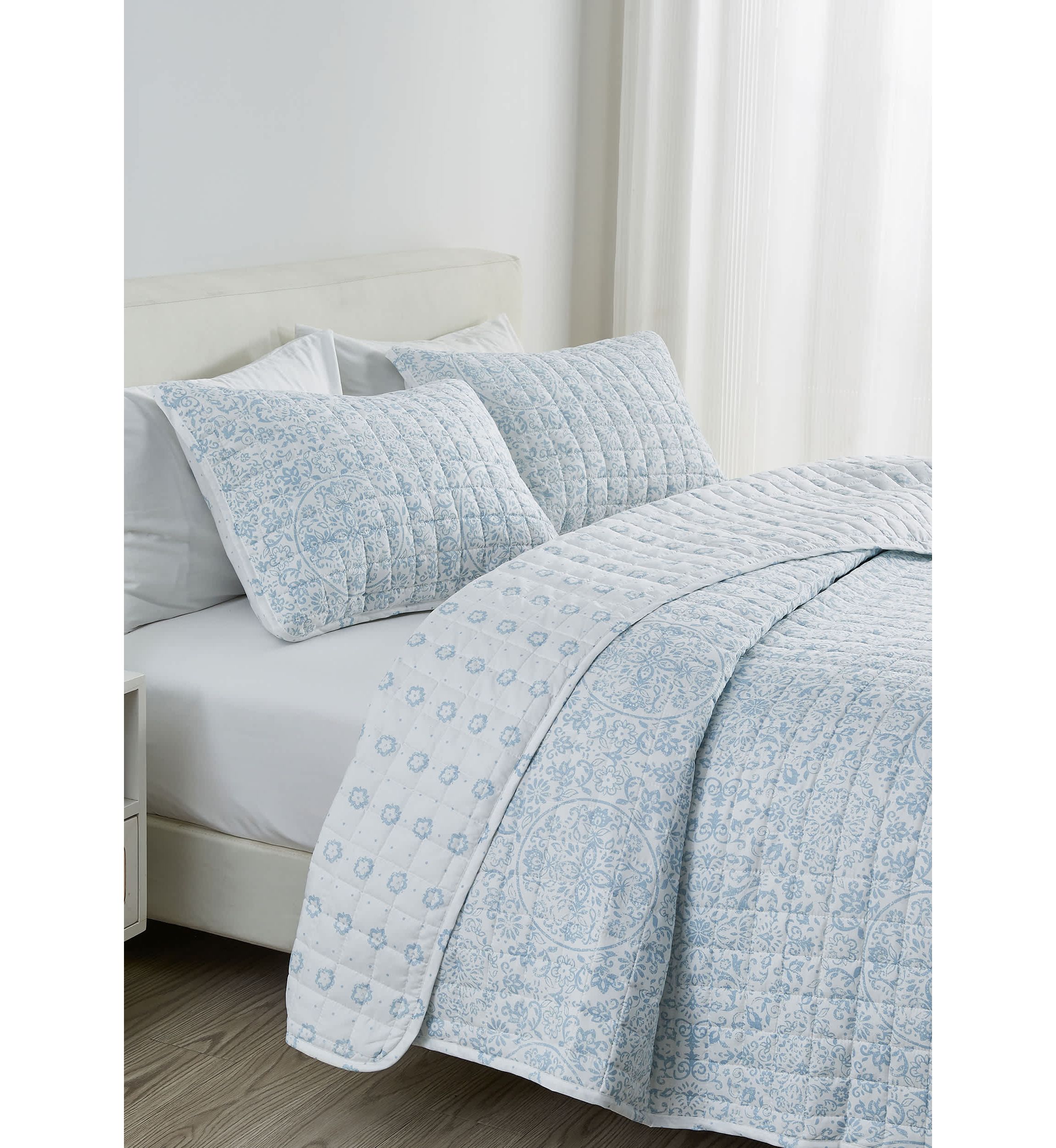 Medallion Floral Quilt Set