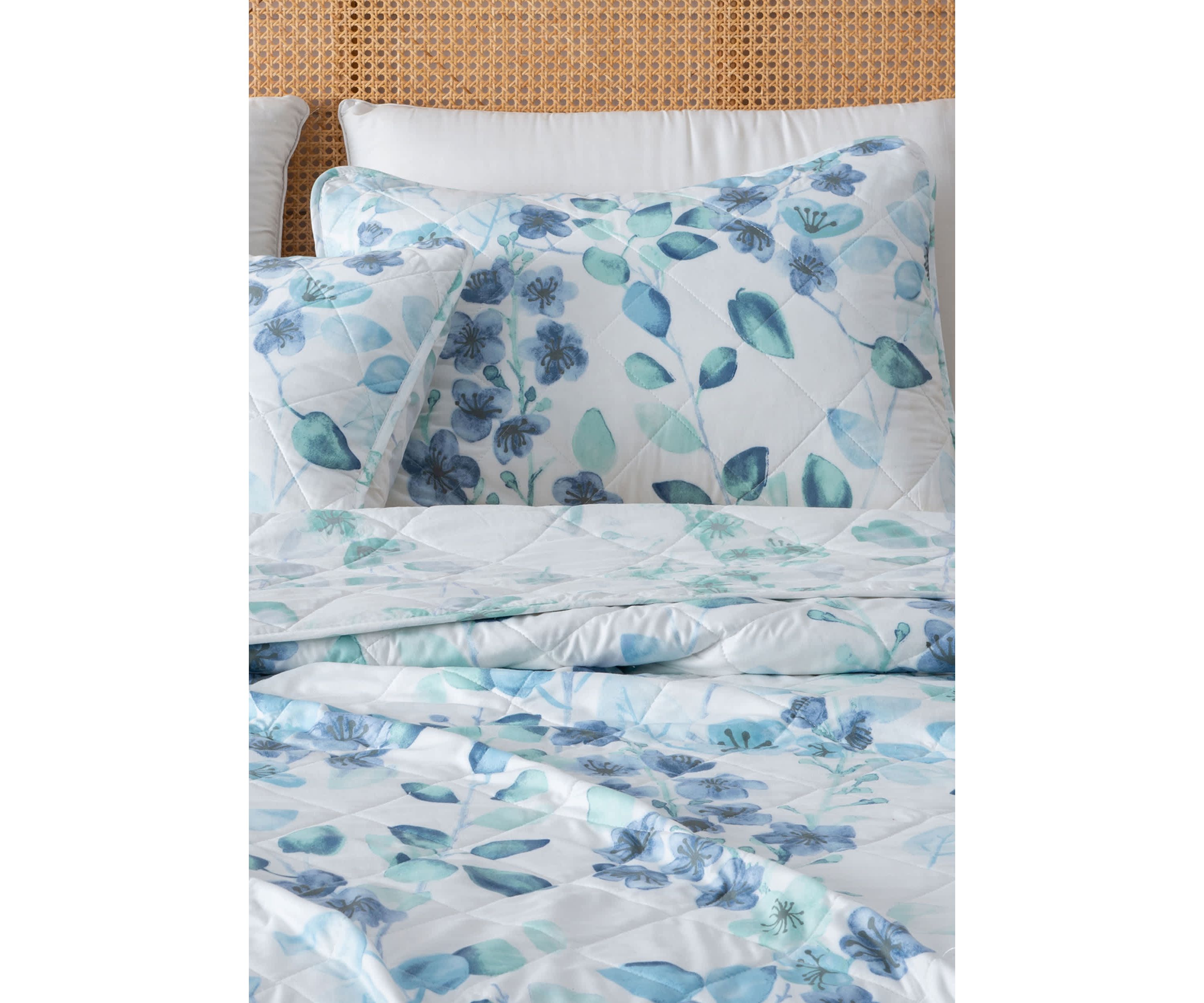 Watercolor Leaf Printed Quilt Set