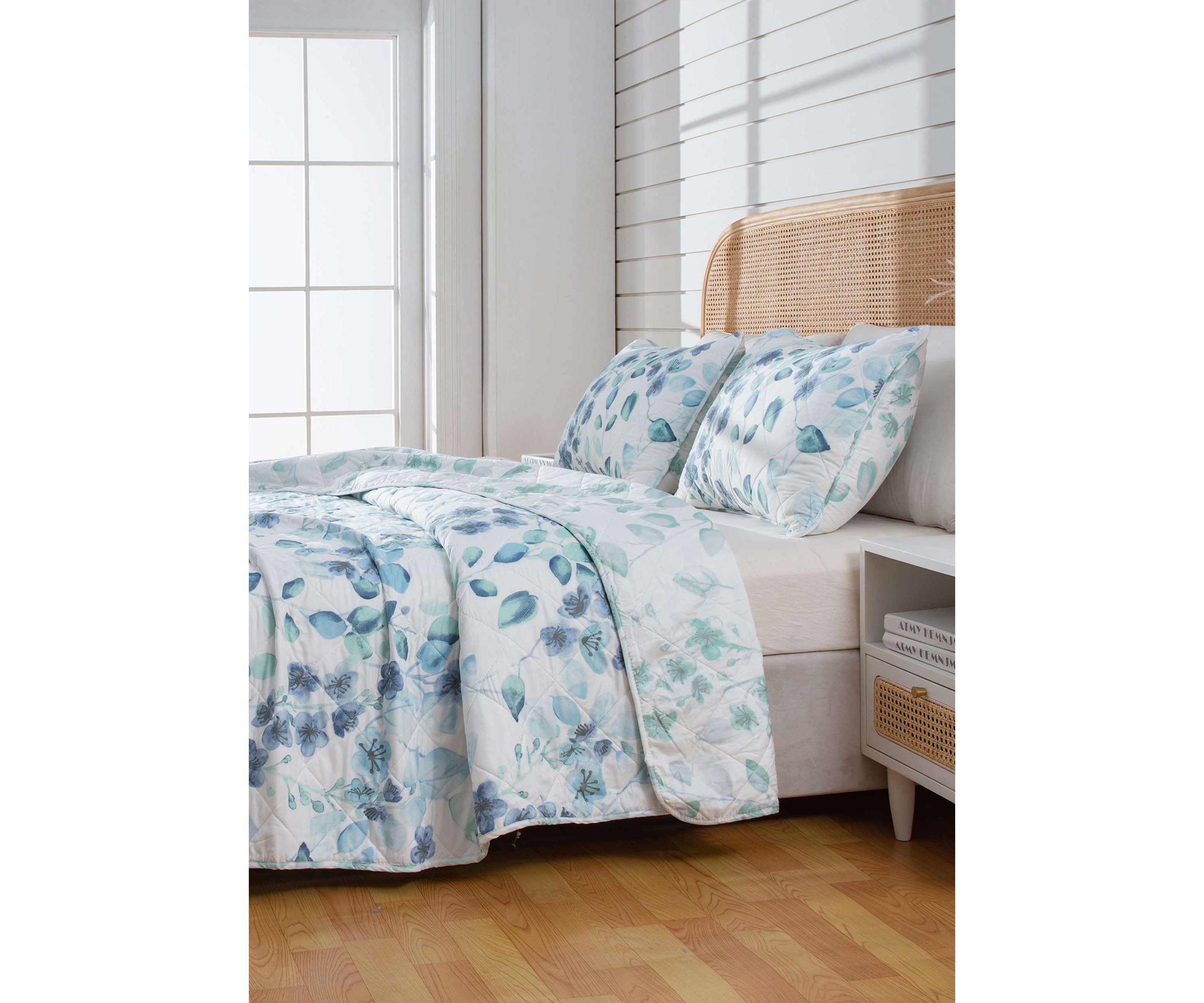 Watercolor Leaf Printed Quilt Set
