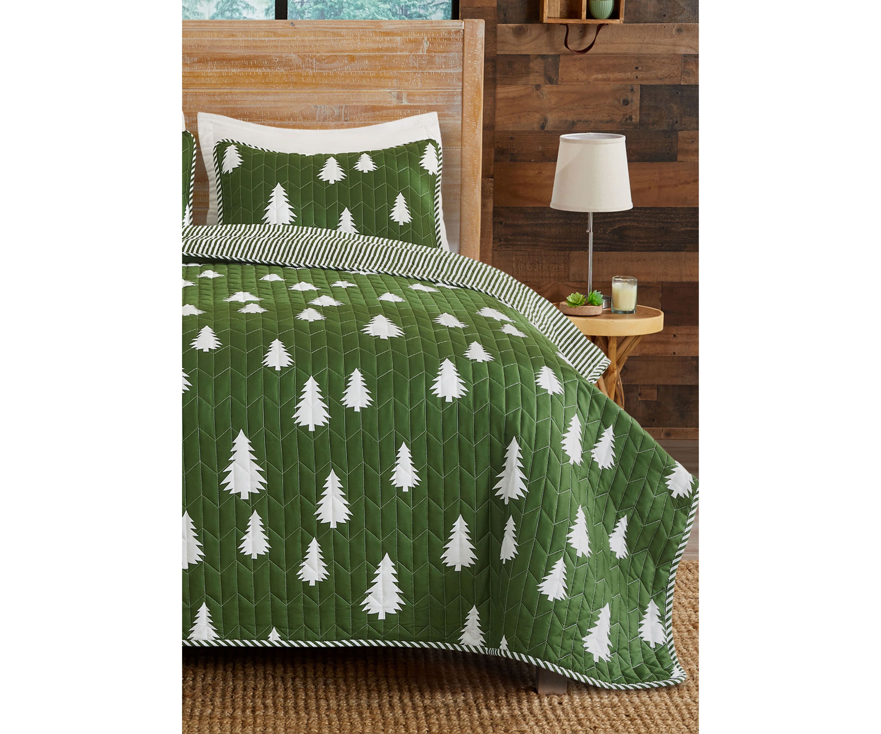 Little Trees Lodge Quilt Set