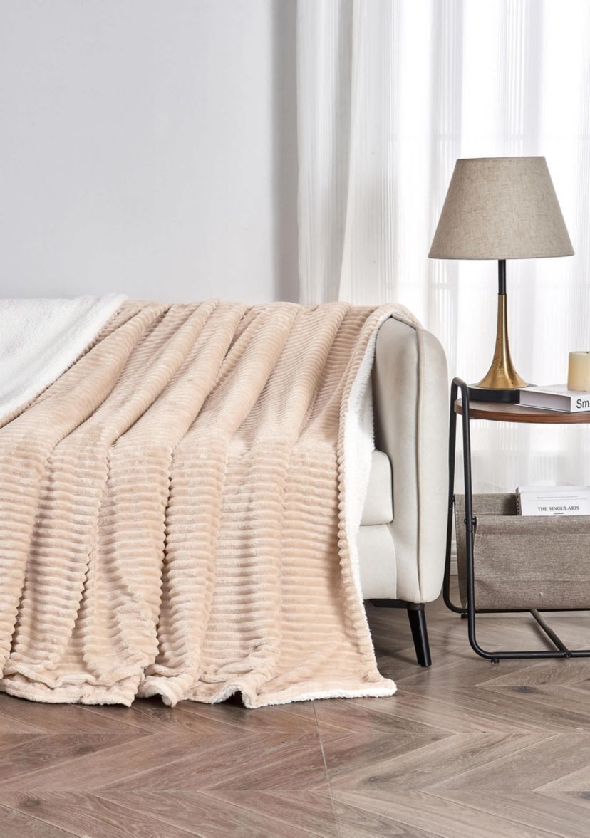 Velvet Plush Fleece Sherpa Ribbed Throw Blanket