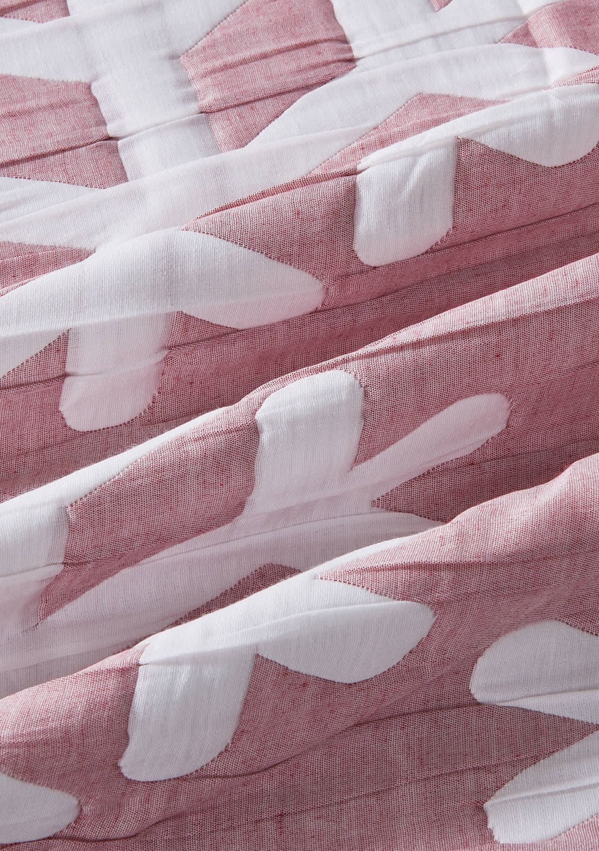 Winter-Themed Snowflake Matelassé Quilt Set with Shams