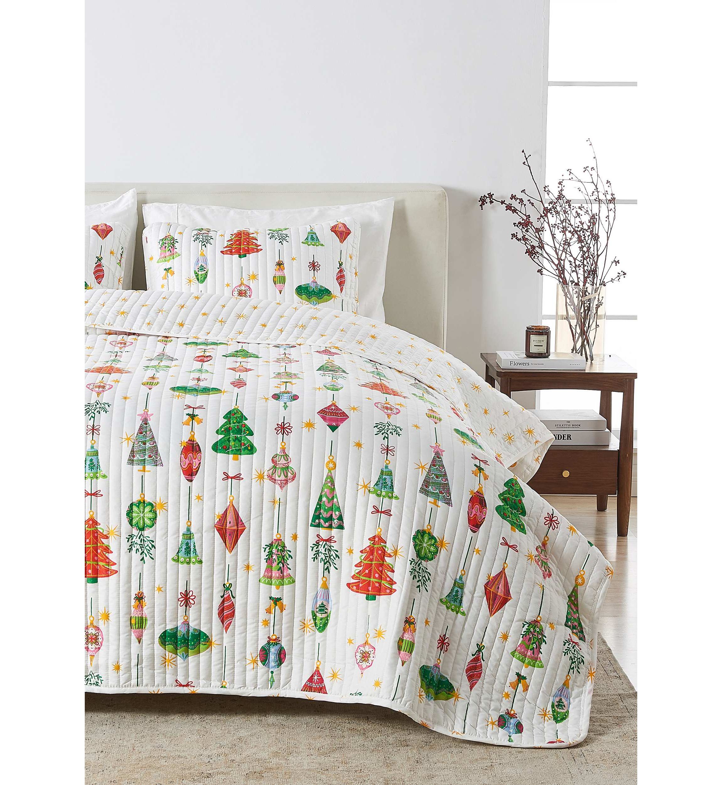Festive Holiday Reversible Microfiber Quilt Set with Shams