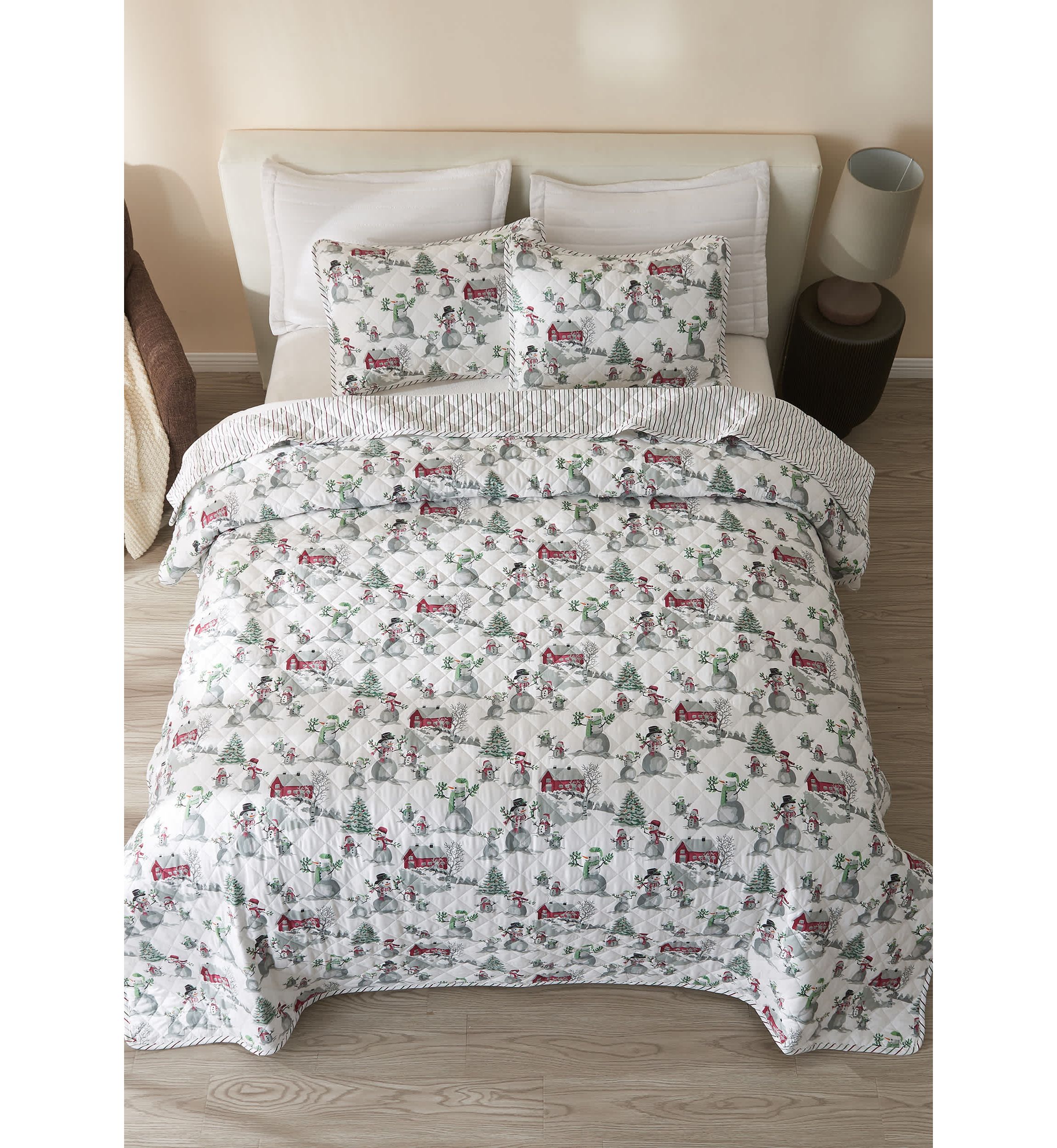 Holiday Printed Microfiber Quilt Set with Shams