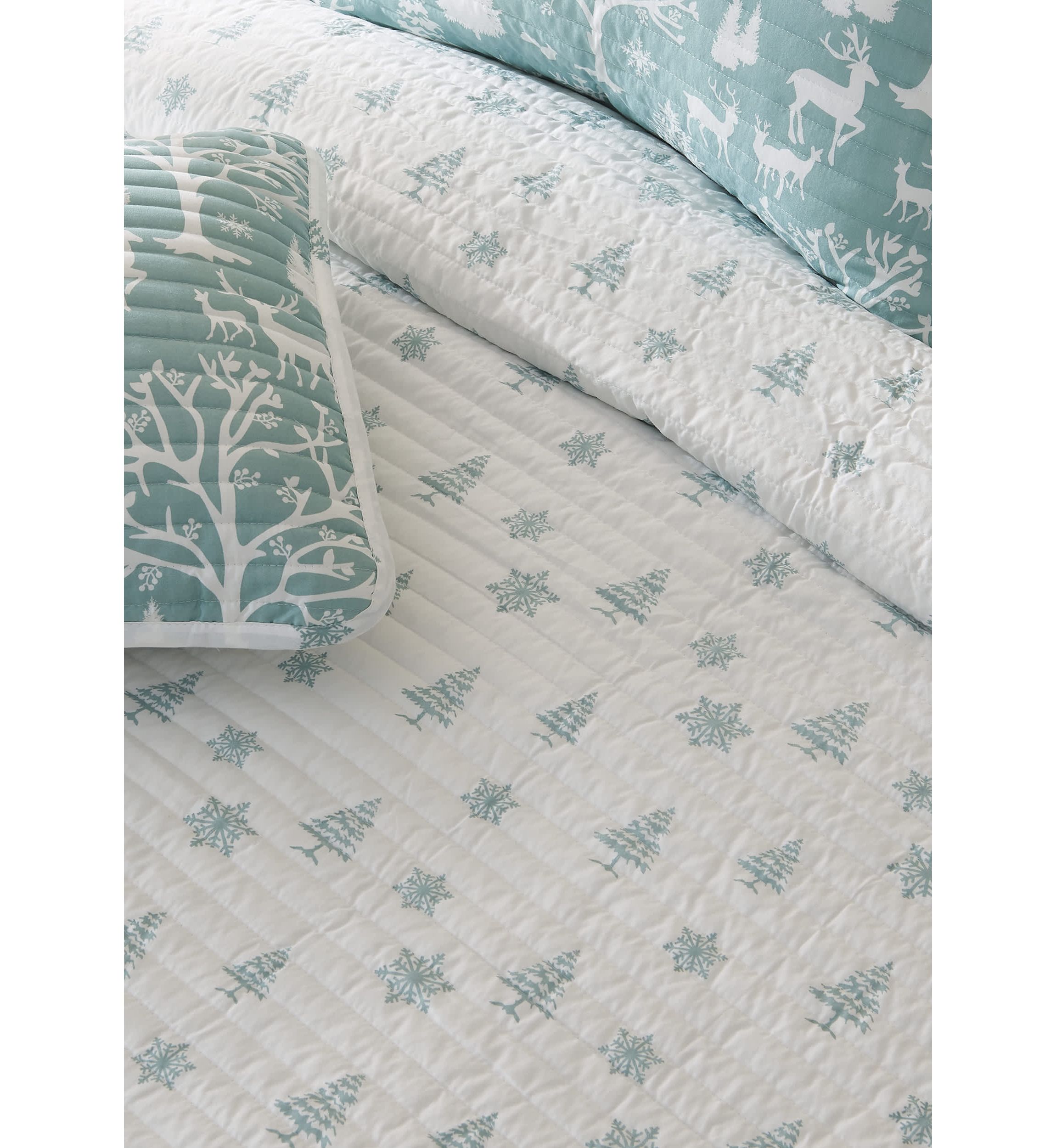 Winter-Themed Microfiber Quilt Set with Shams