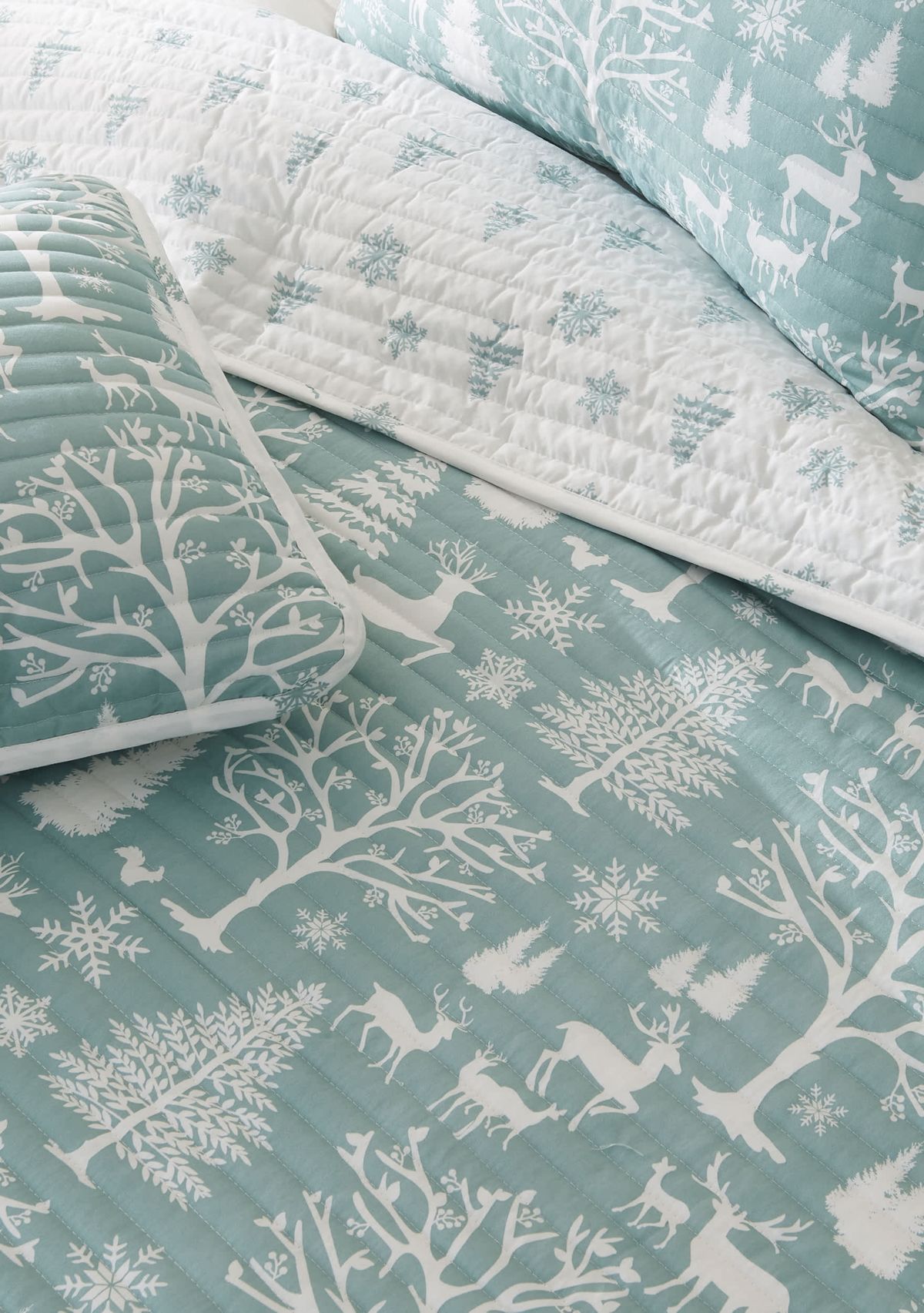 Winter-Themed Microfiber Quilt Set with Shams
