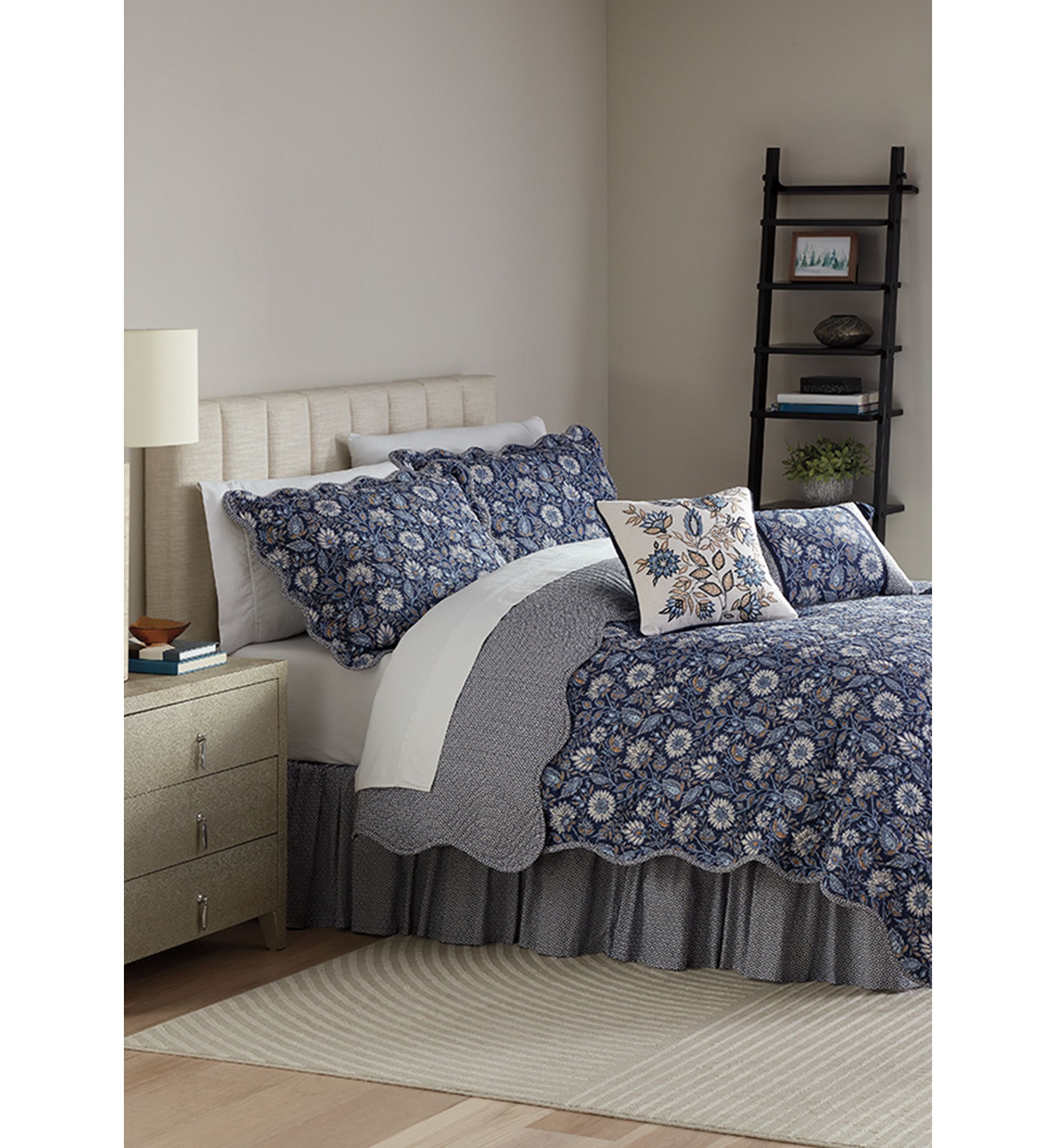 Indira Comforter Set