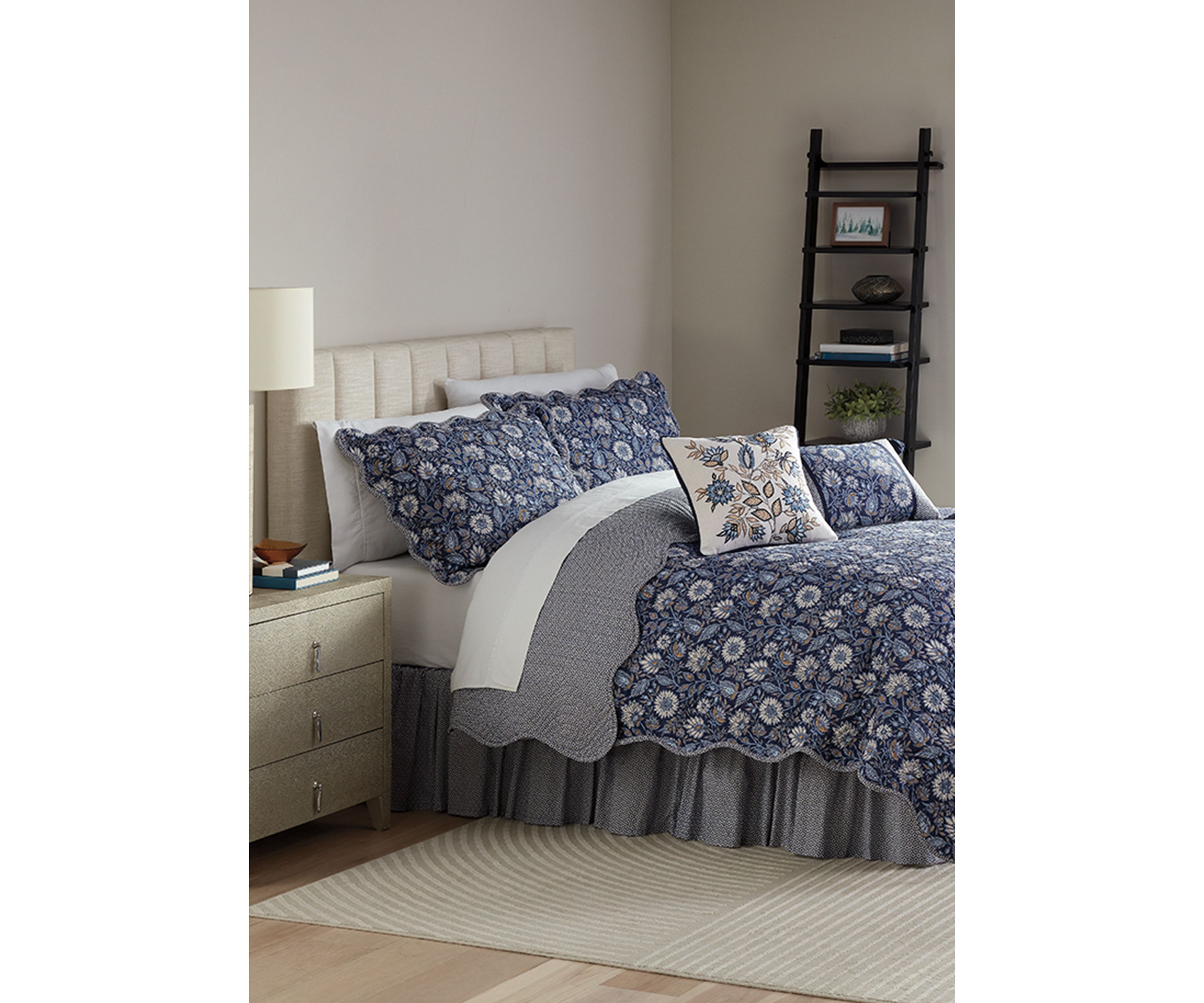 Indira Comforter Set