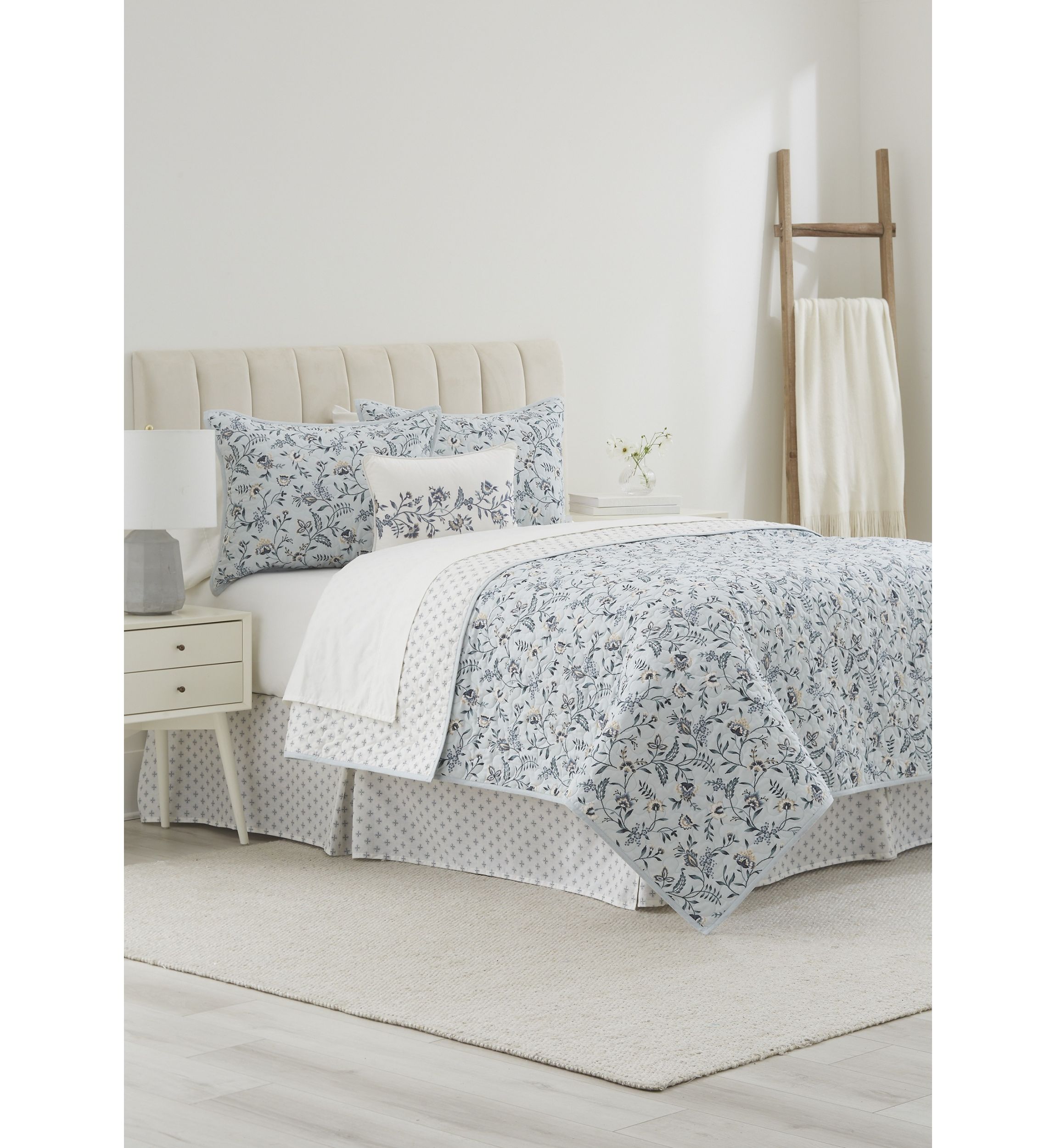 Carolina Crewel Quilt Set