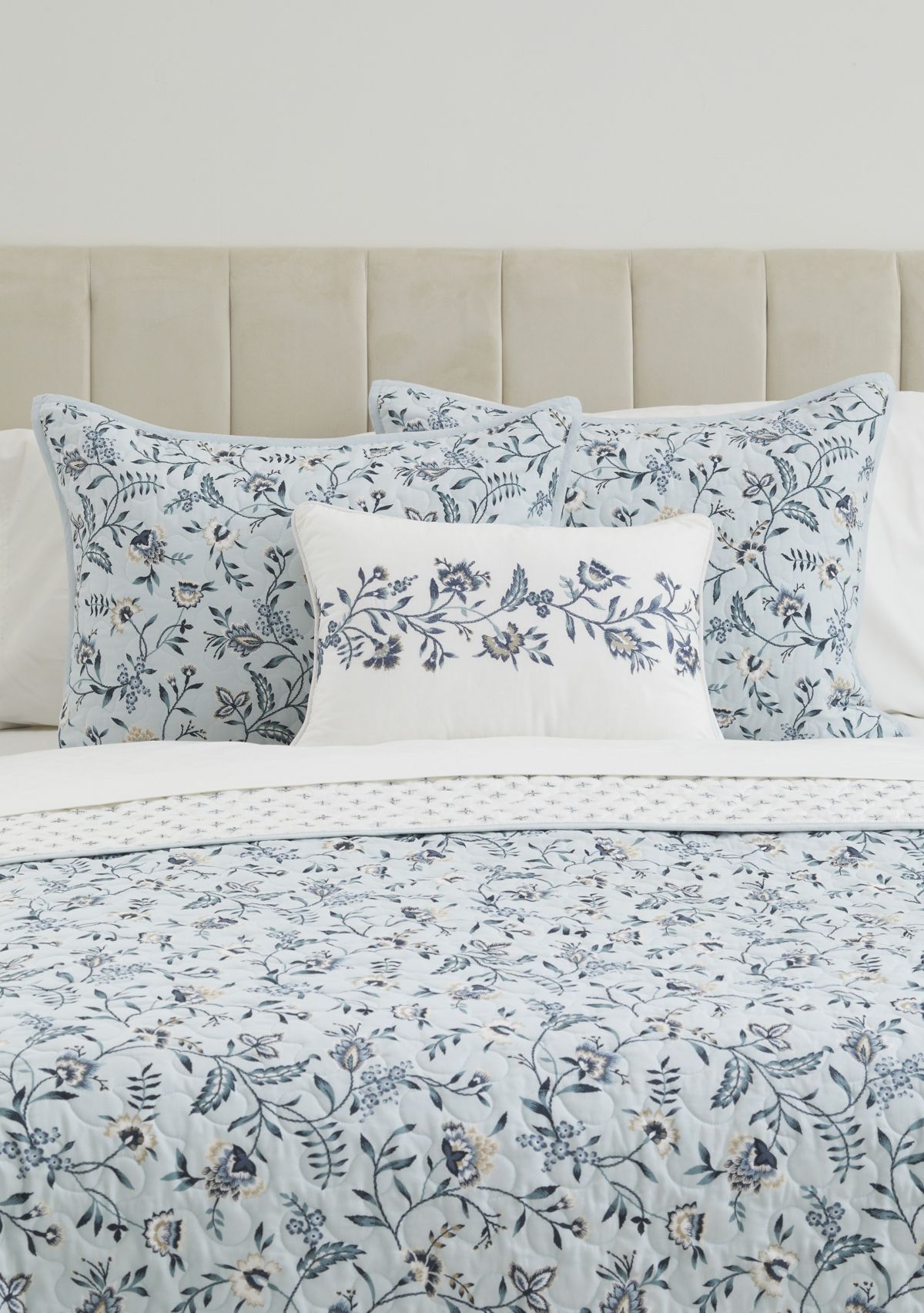 Carolina Crewel Quilt Set