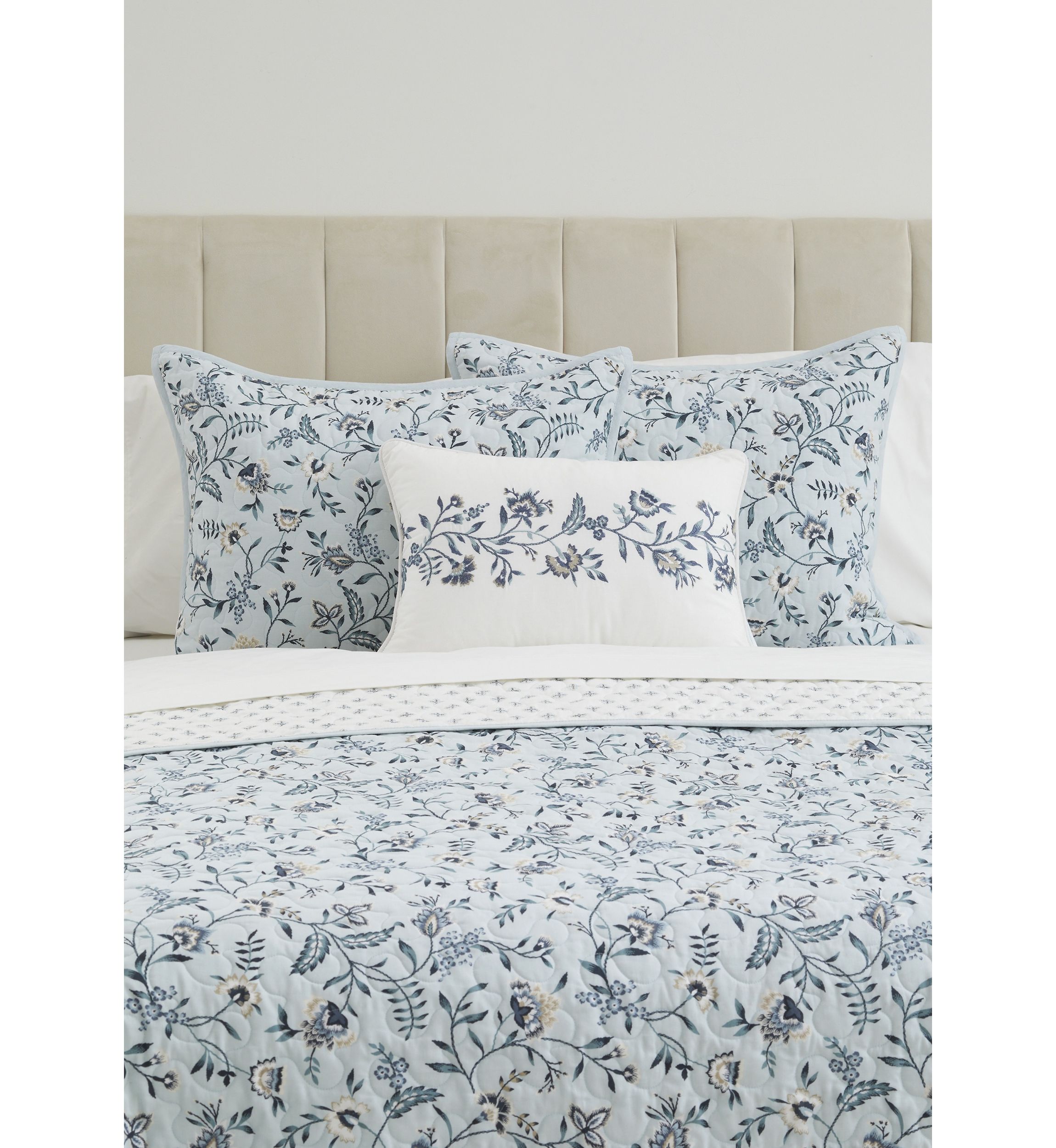 Carolina Crewel Quilt Set