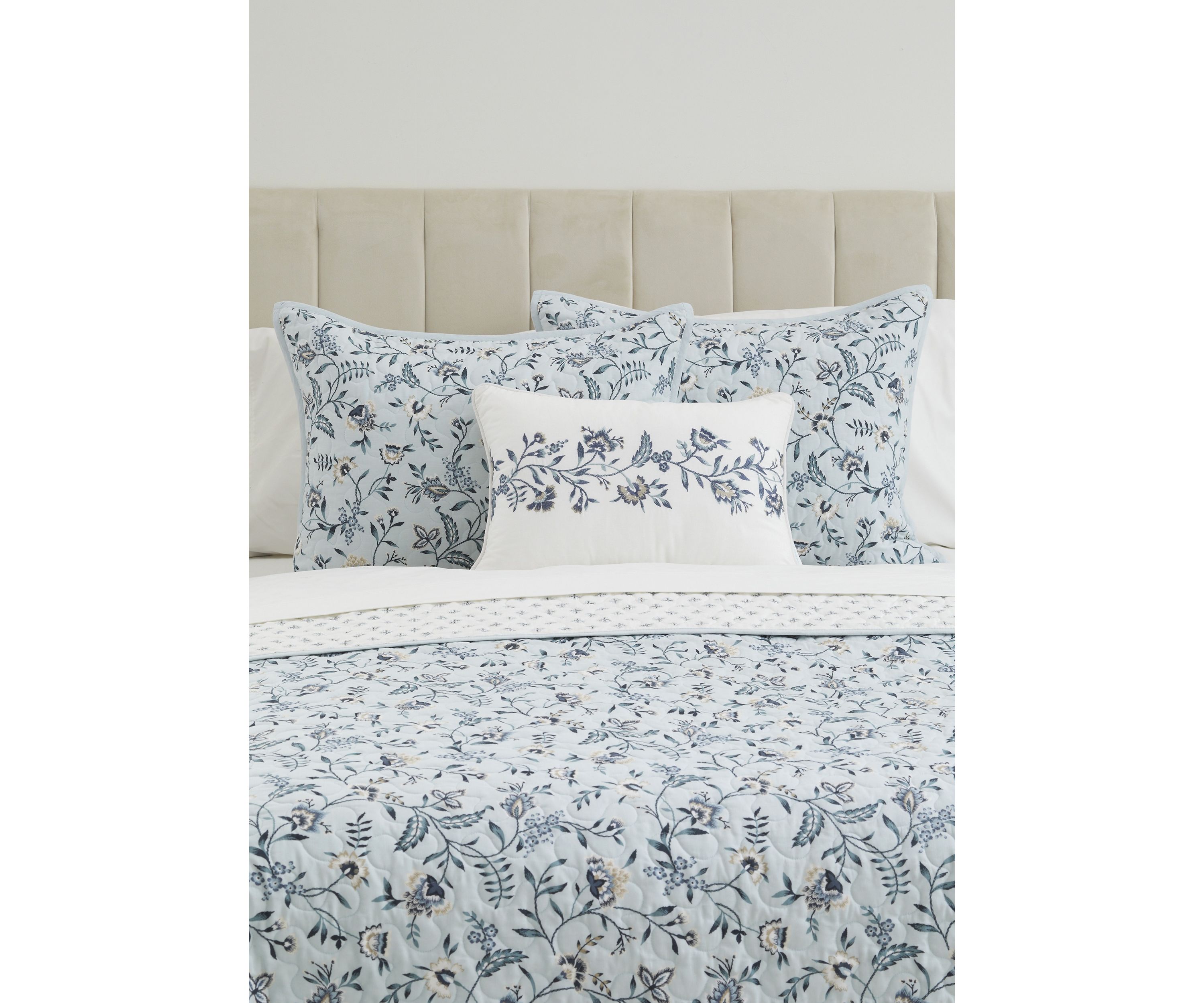 Carolina Crewel Quilt Set