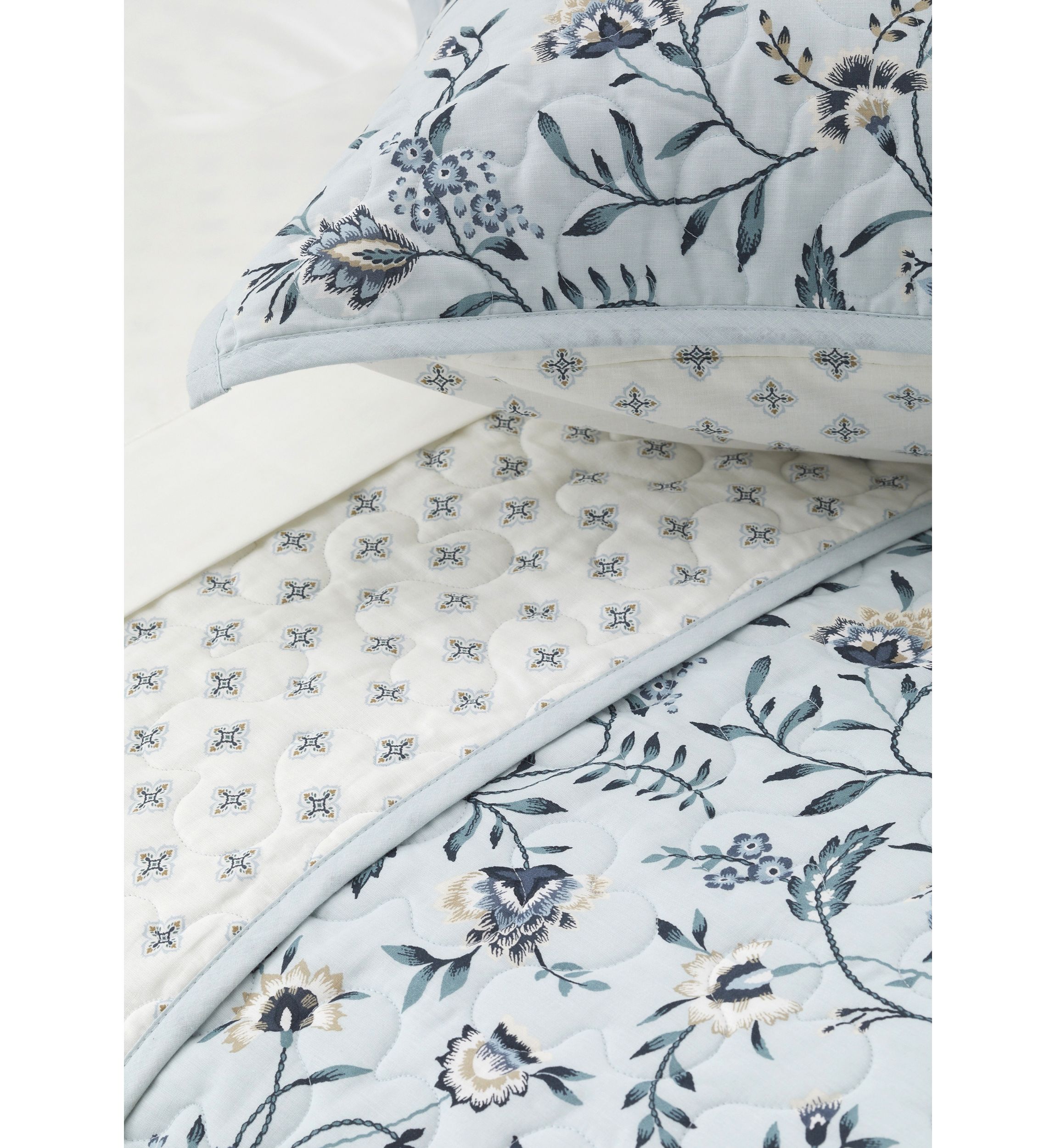 Carolina Crewel Quilt Set