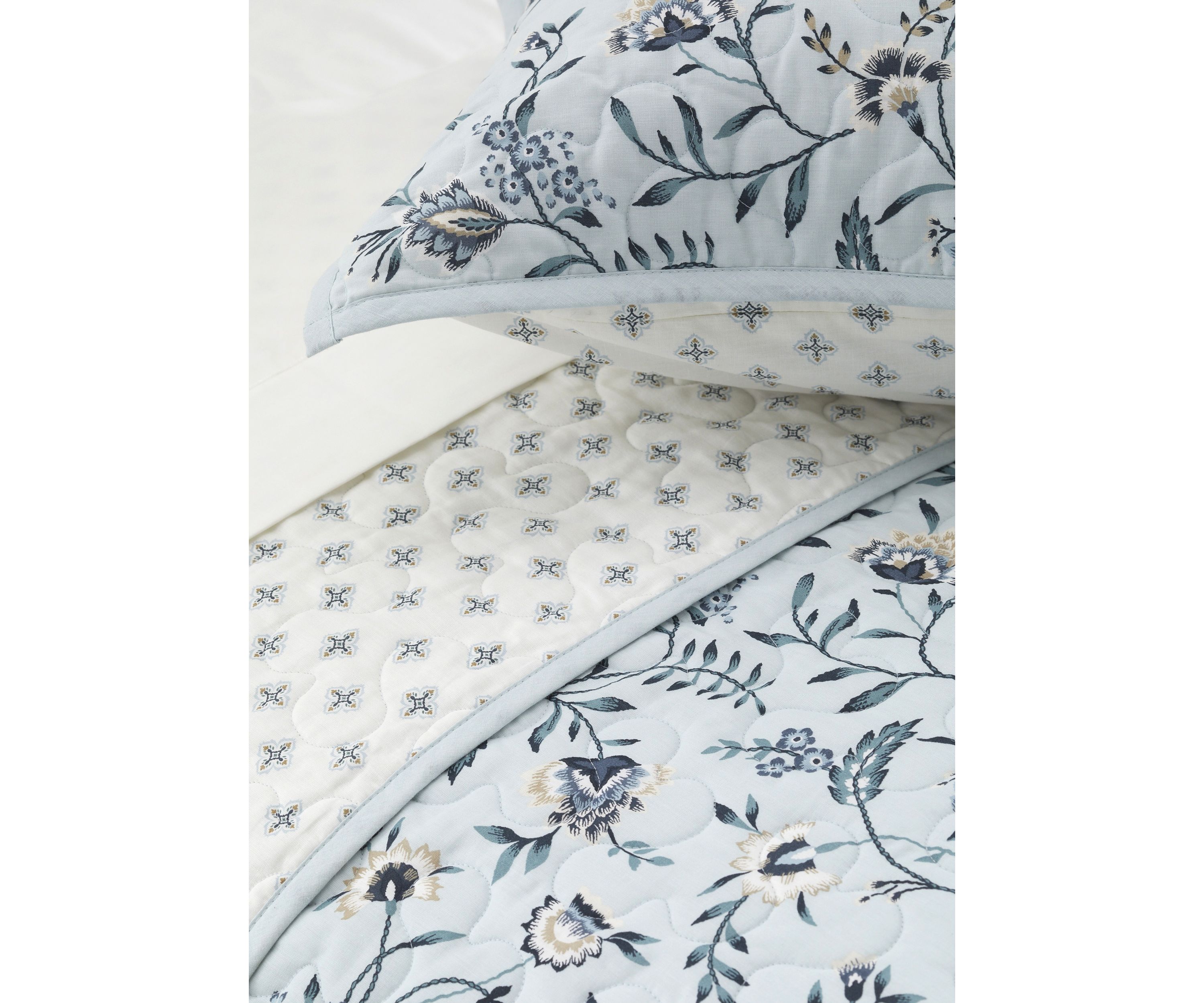 Carolina Crewel Quilt Set