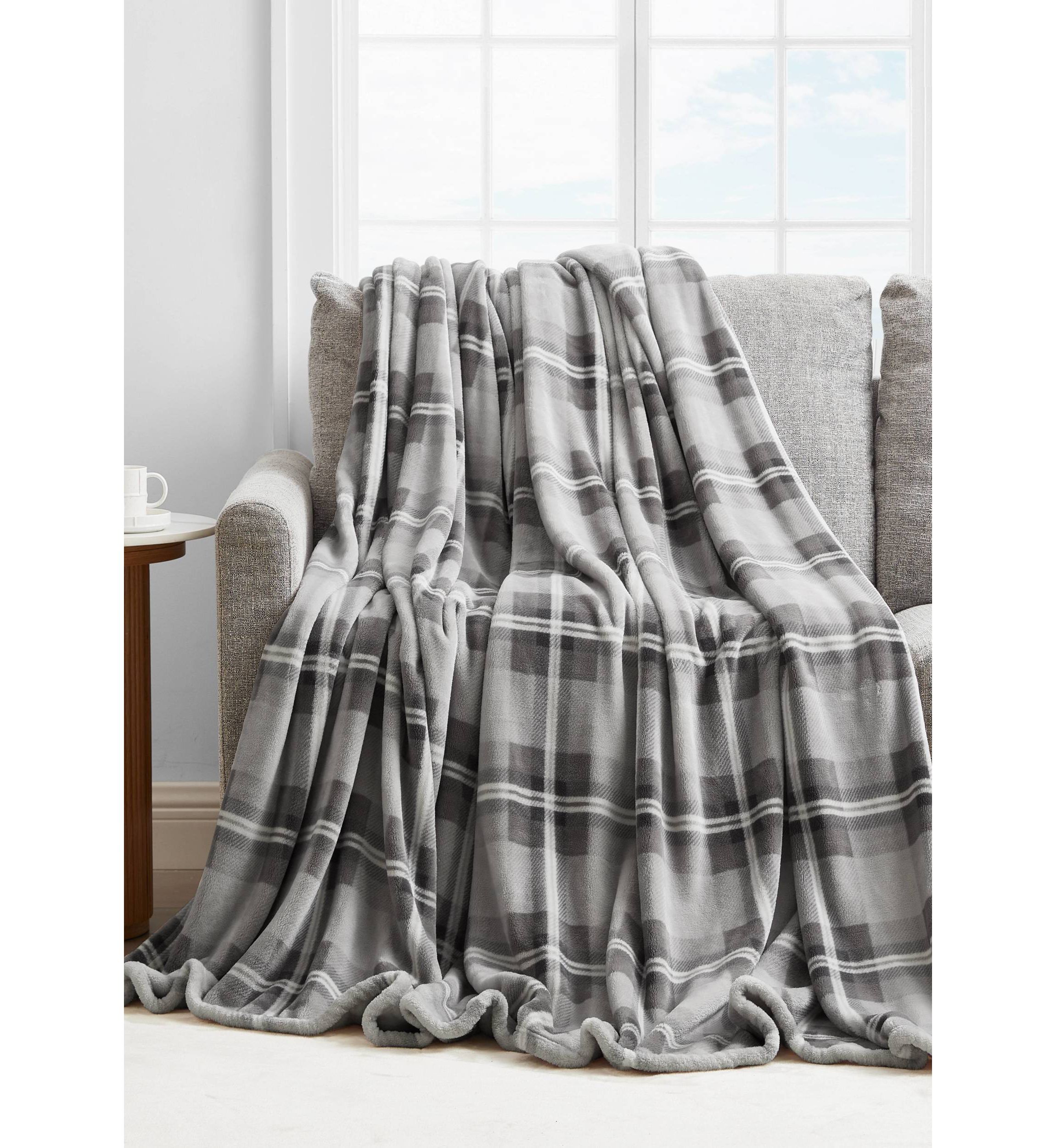 Lewes Plush Blanket