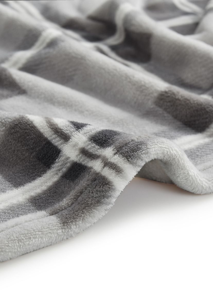 Lewes Plush Blanket