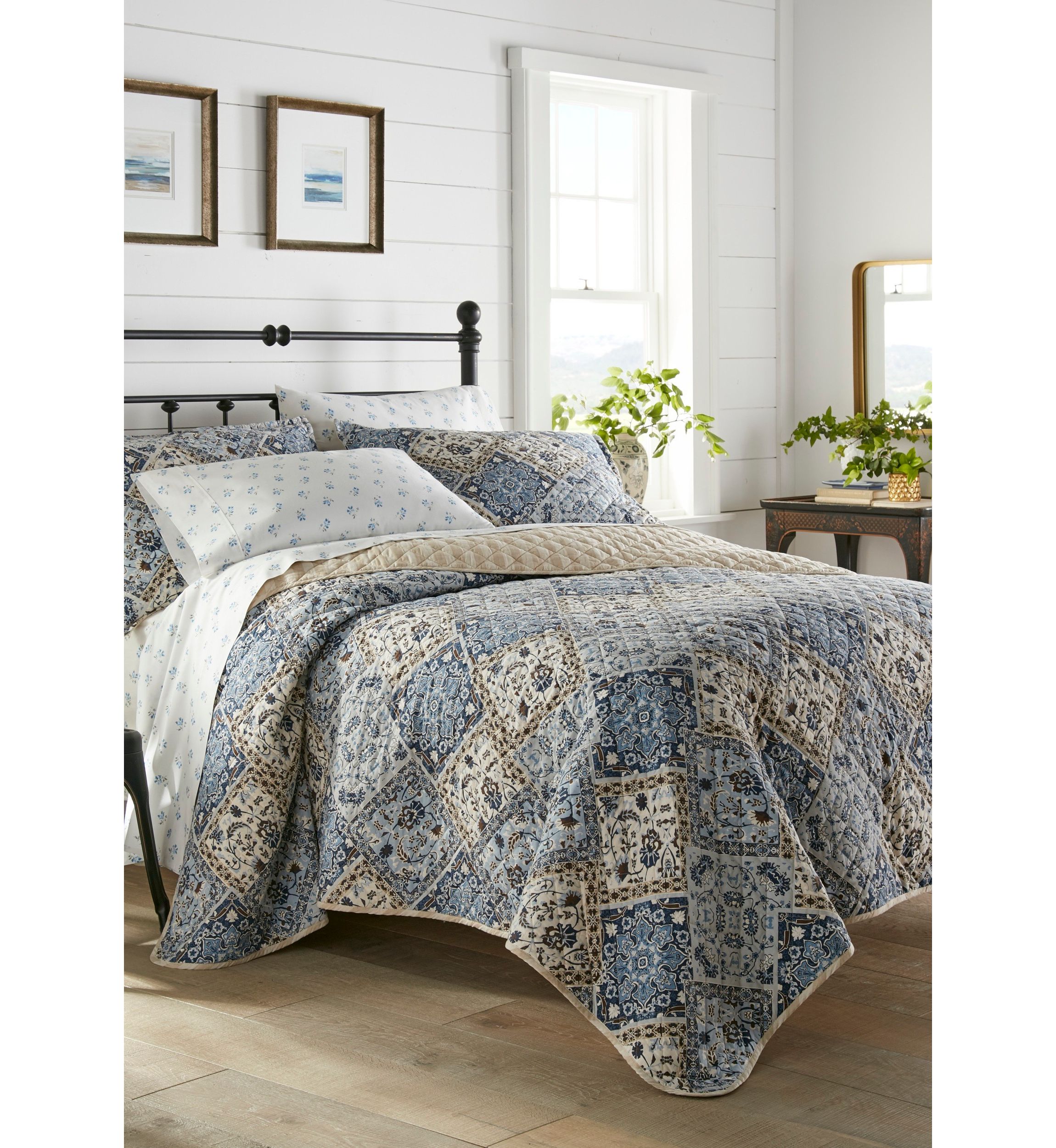 Arell 3-Piece Floral Cotton Quilt Set
