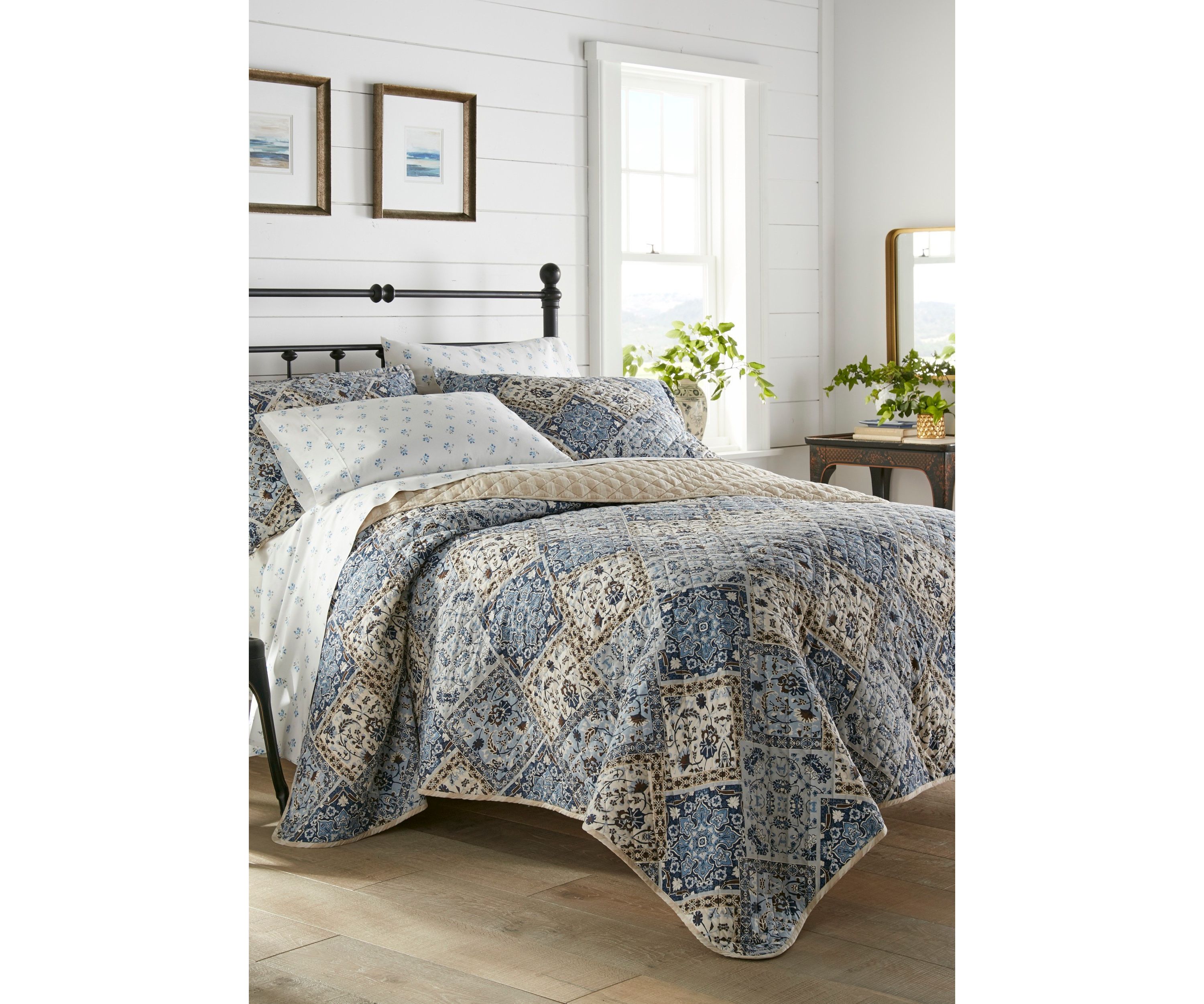 Arell 3-Piece Floral Cotton Quilt Set