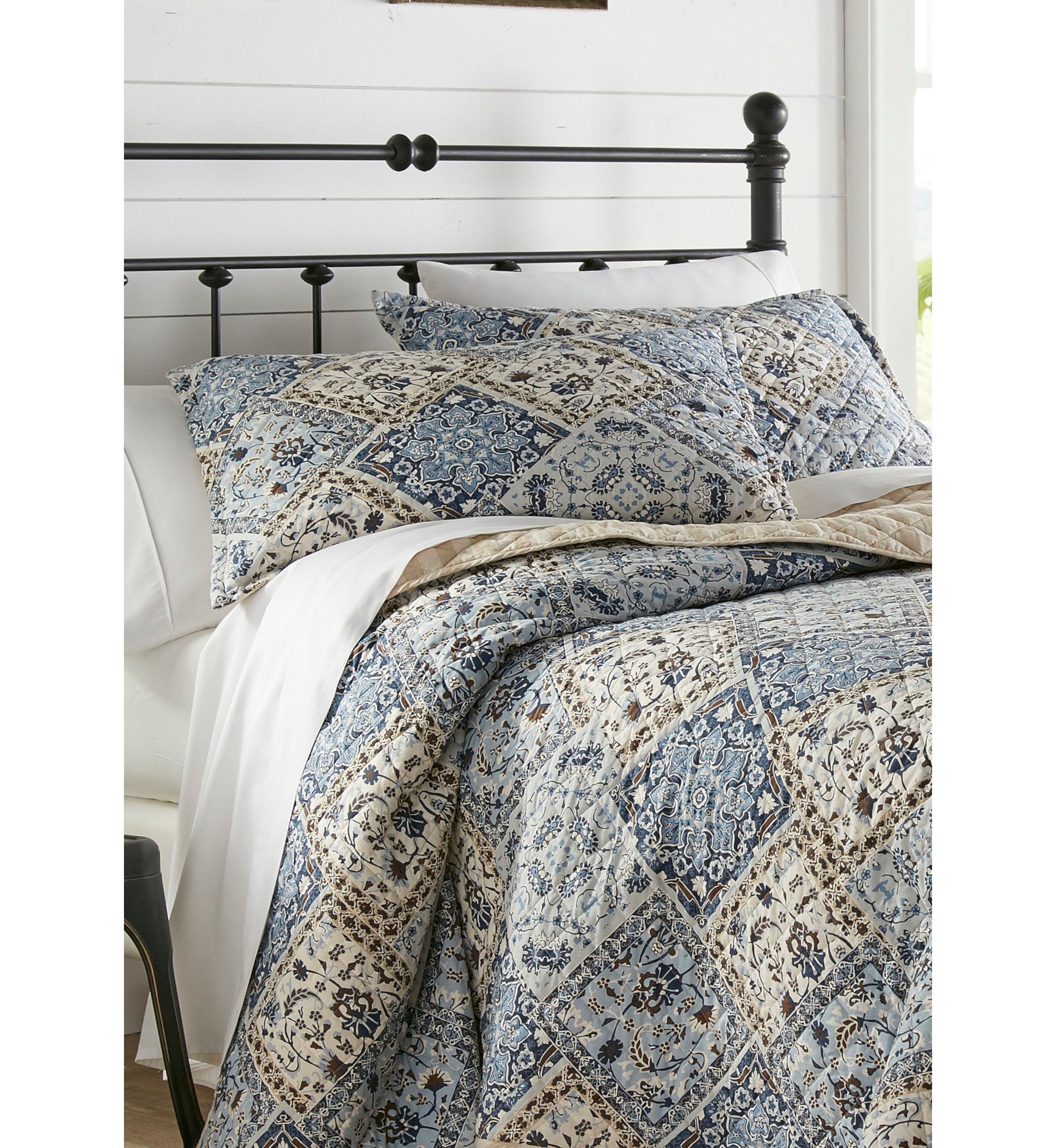 Arell 3-Piece Floral Cotton Quilt Set