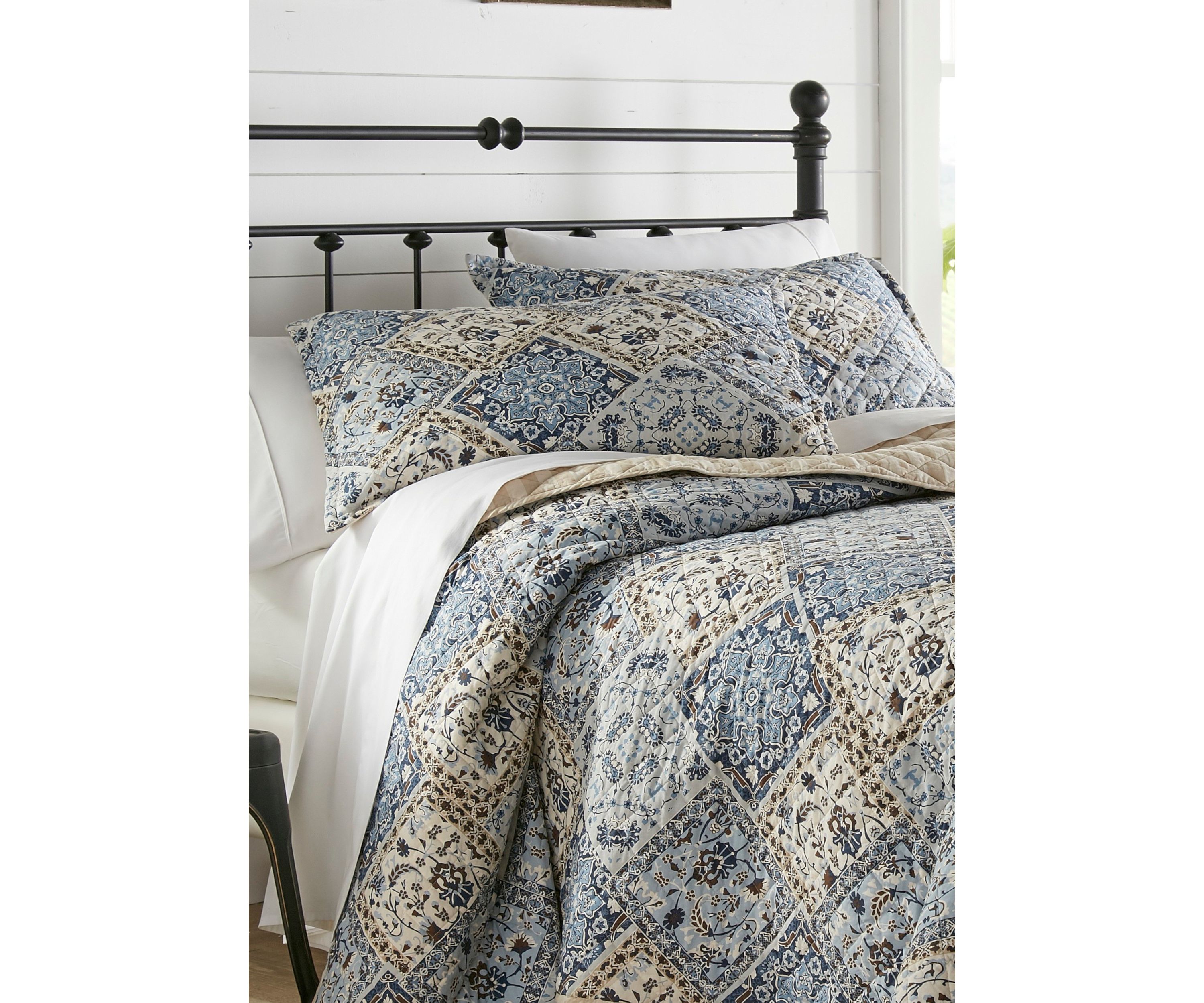 Arell 3-Piece Floral Cotton Quilt Set