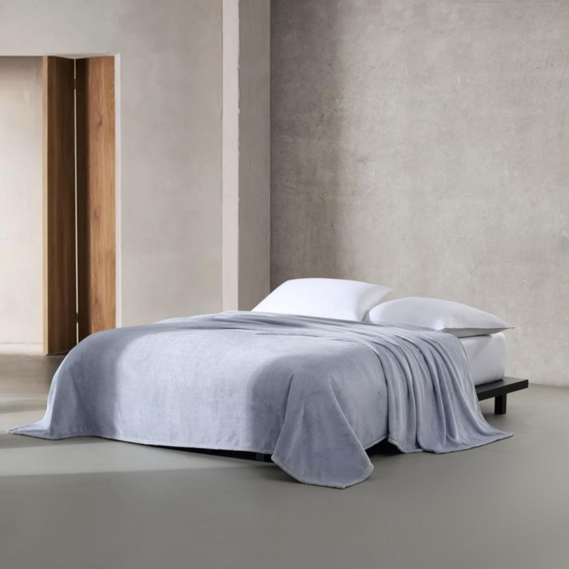 Core Plush Solid Blue Twin Blanket-1 Piece