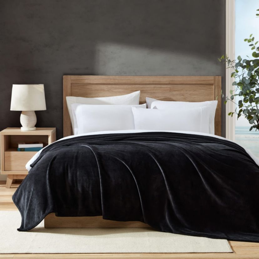 Solid Ultra Soft Plush Fleece Microfiber Blanket