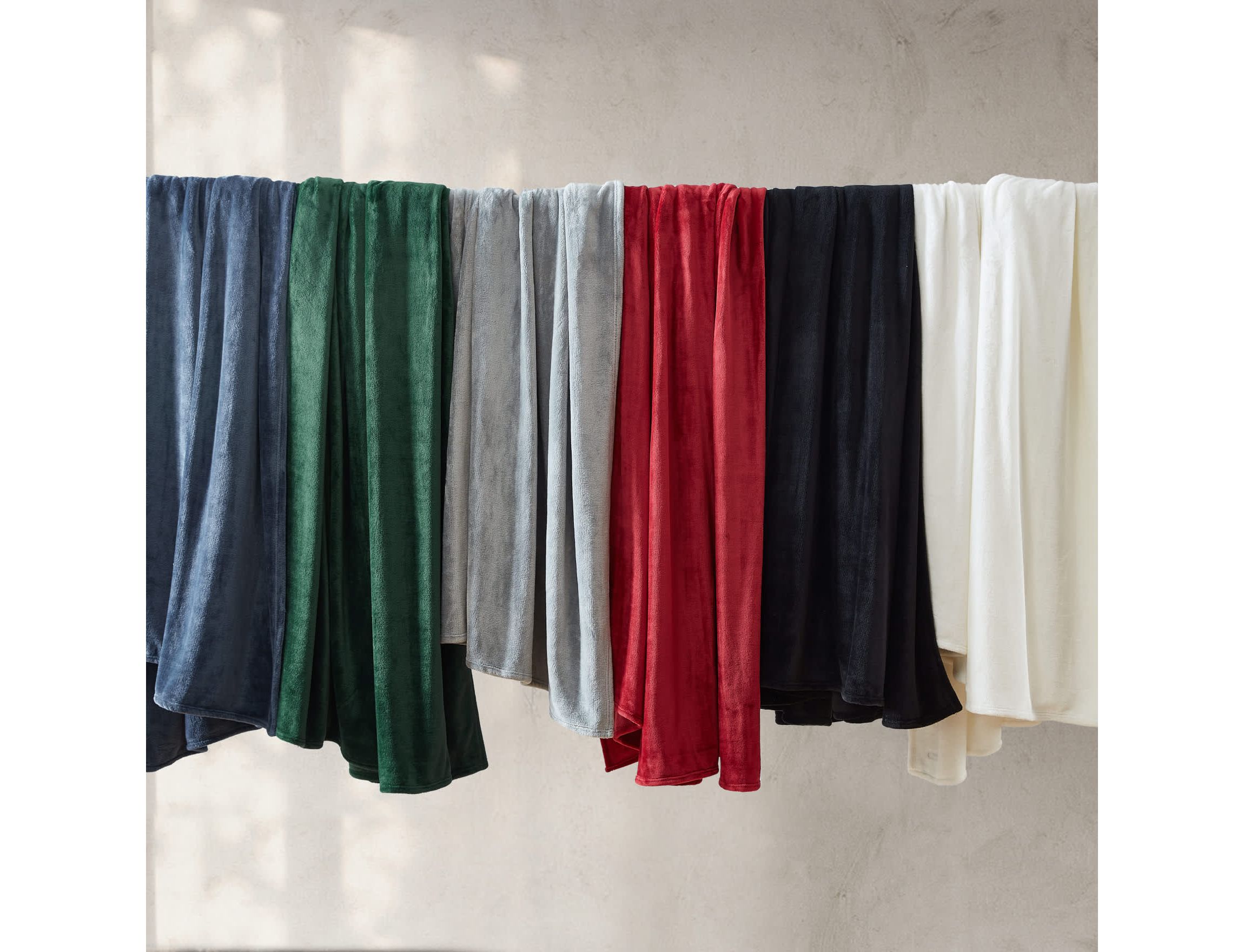 Solid Ultra Soft Plush Fleece Microfiber Blanket