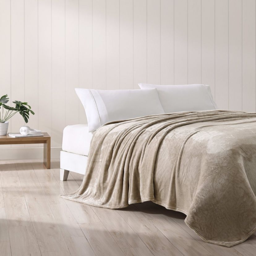 Solid Ultra Soft Plush Microfiber Blanket