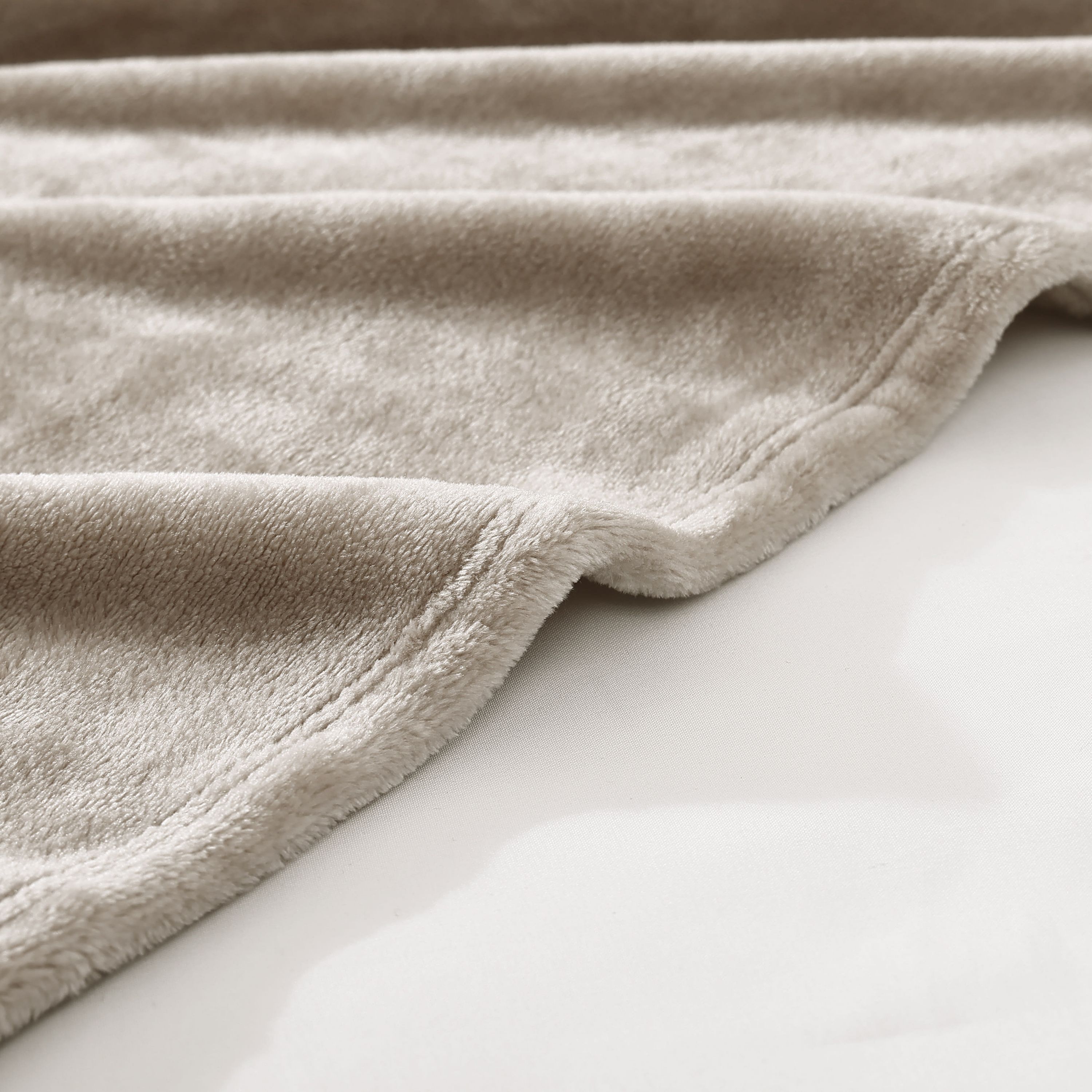 Solid Ultra Soft Plush Microfiber Blanket