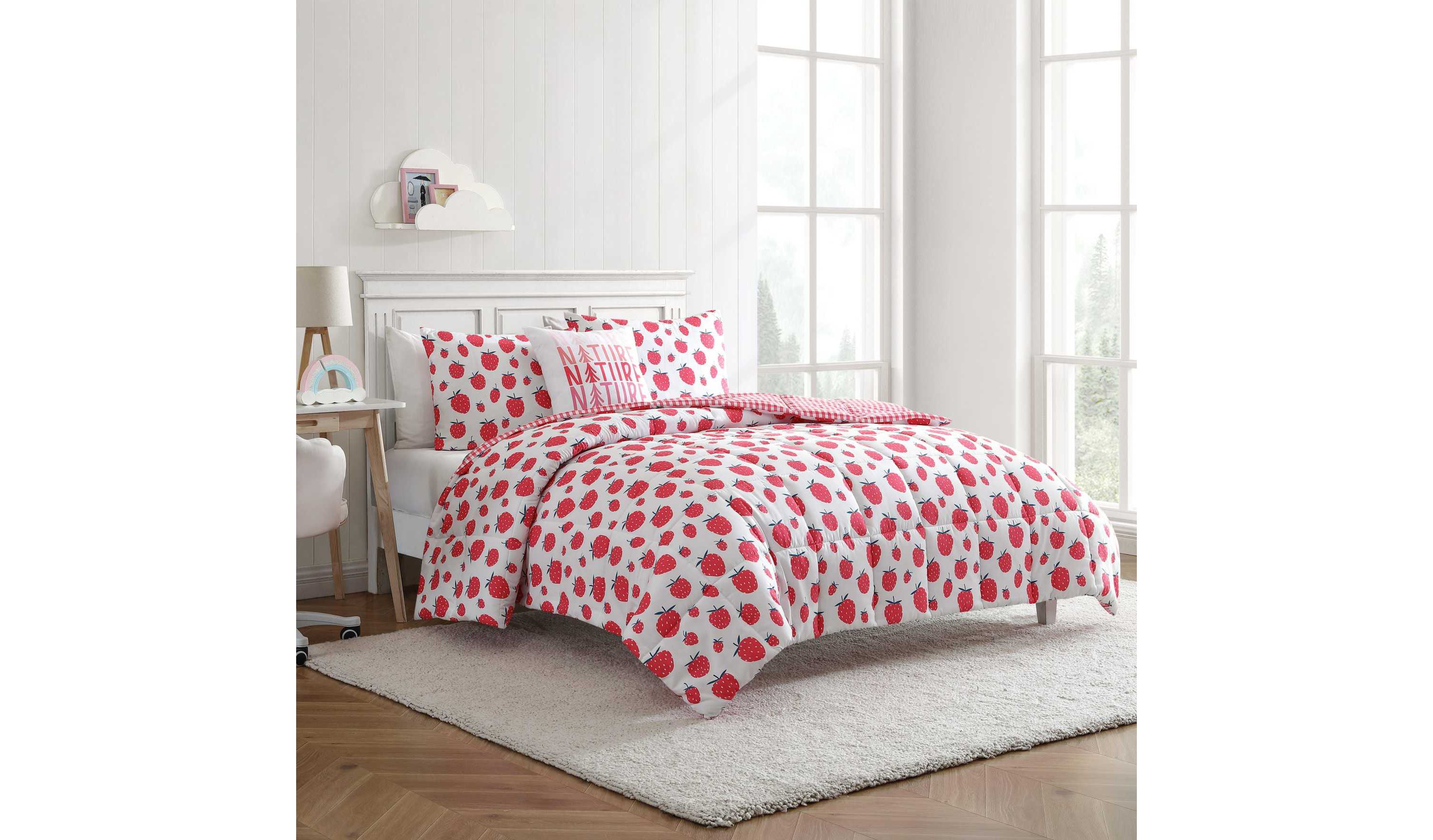 Strawberry Field Microfiber Comforter Bonus Set