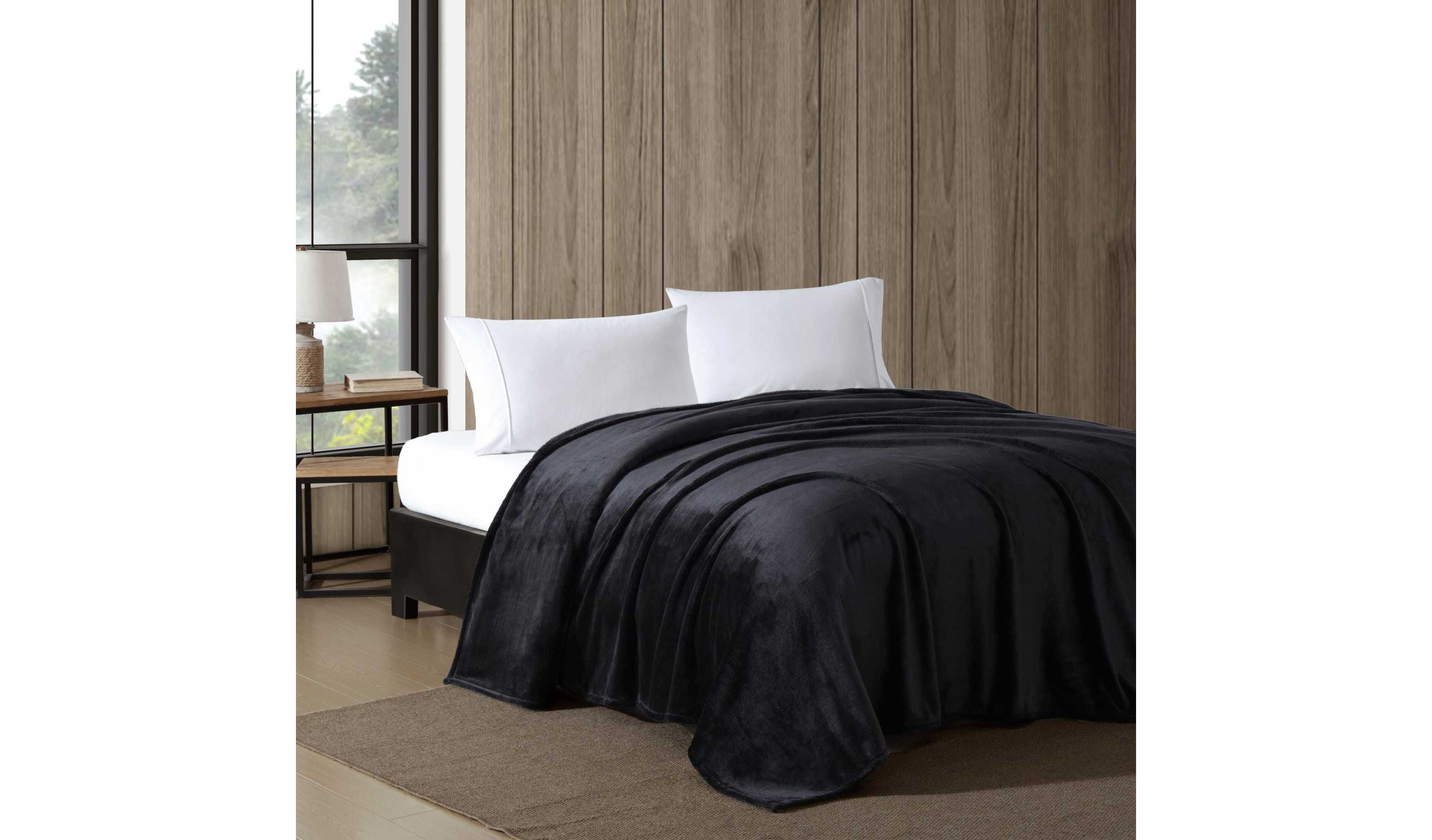 Ultra Soft Plush Solid Microfiber Blanket