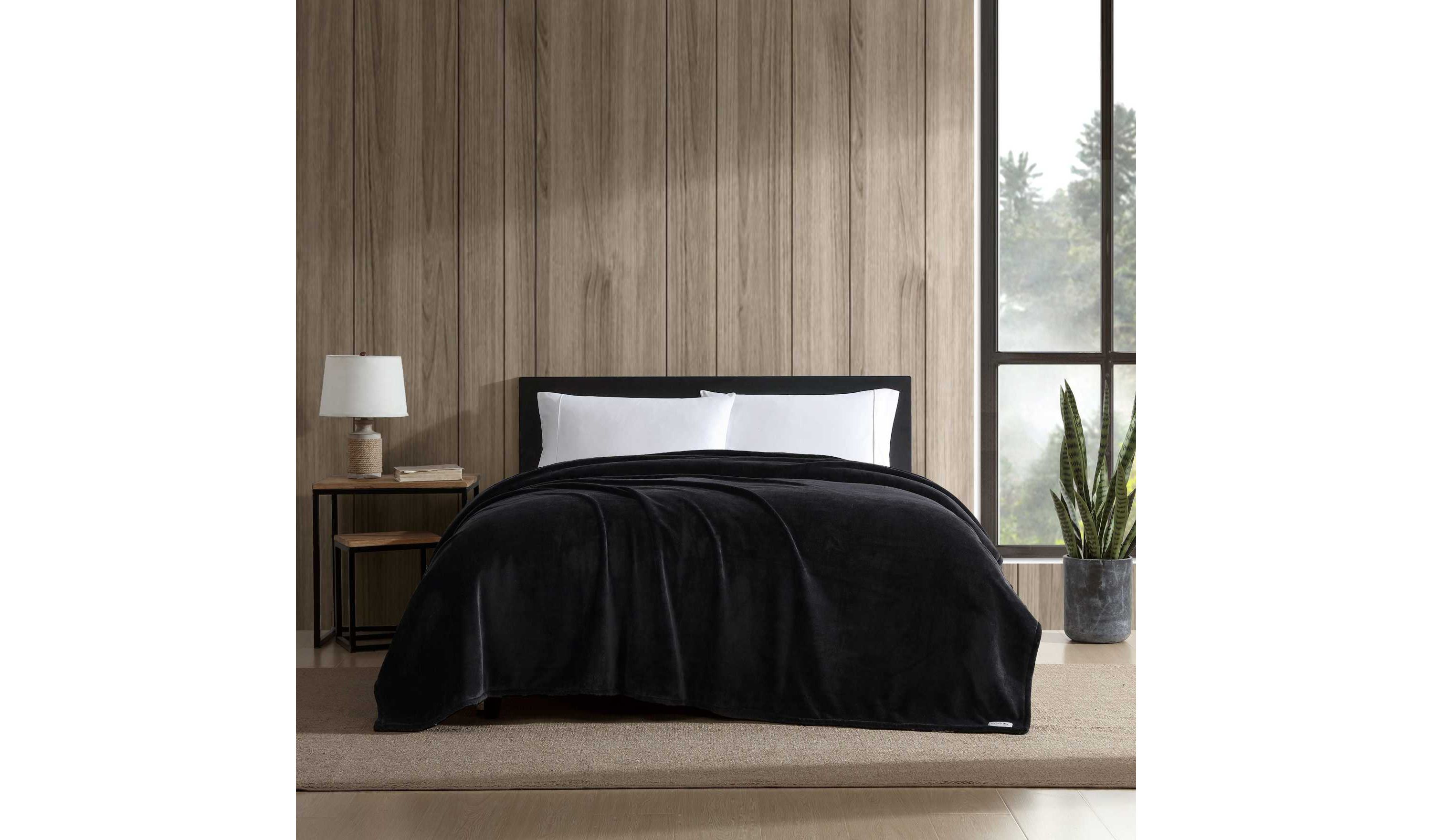 Ultra Soft Plush Solid Microfiber Blanket