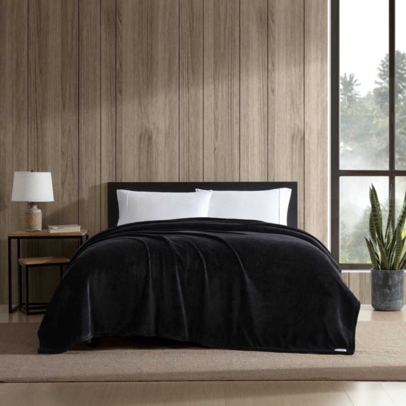 Ultra Soft Plush Solid Microfiber Blanket