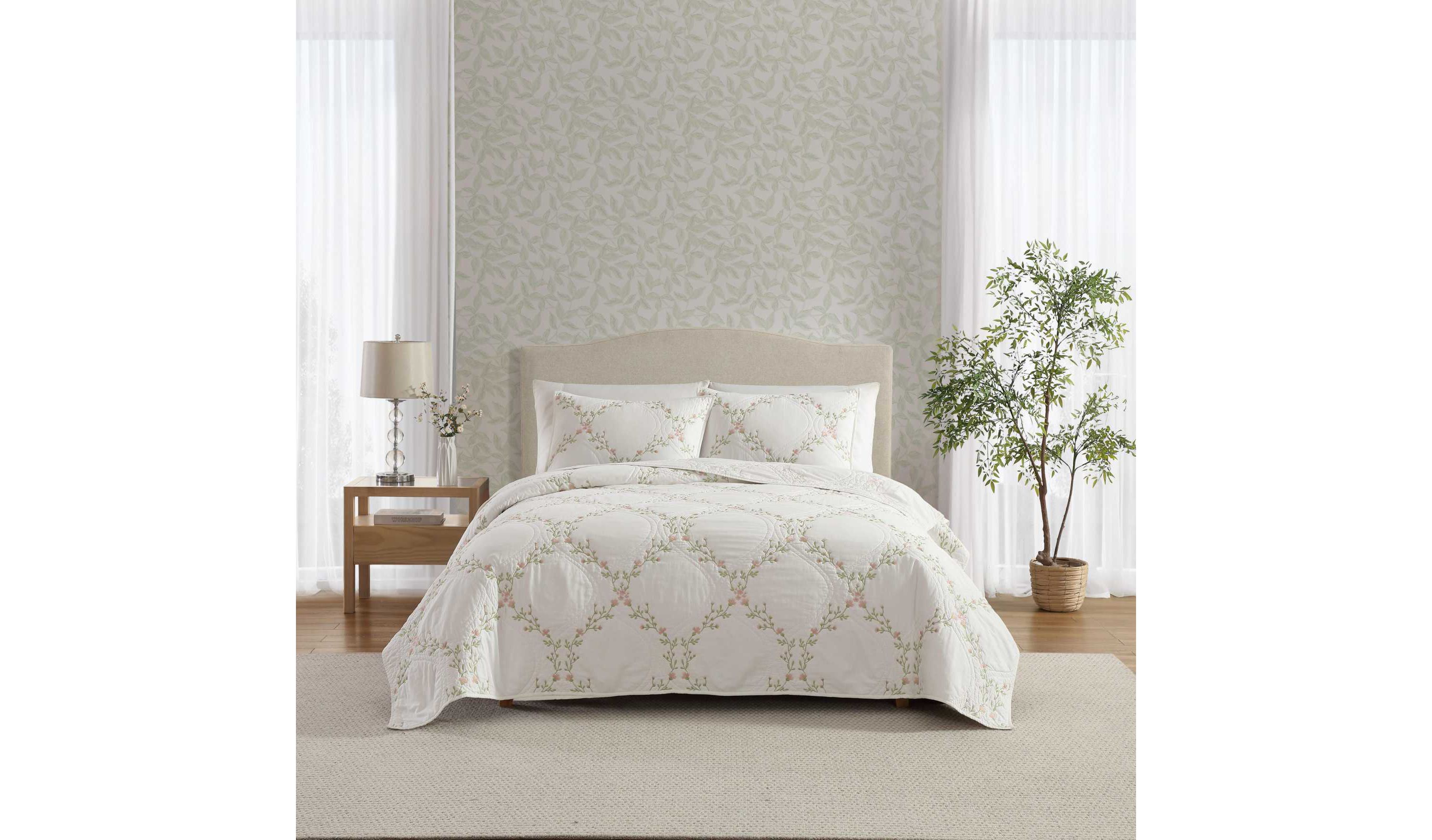 Floral Embroidery Cotton Quilt Set