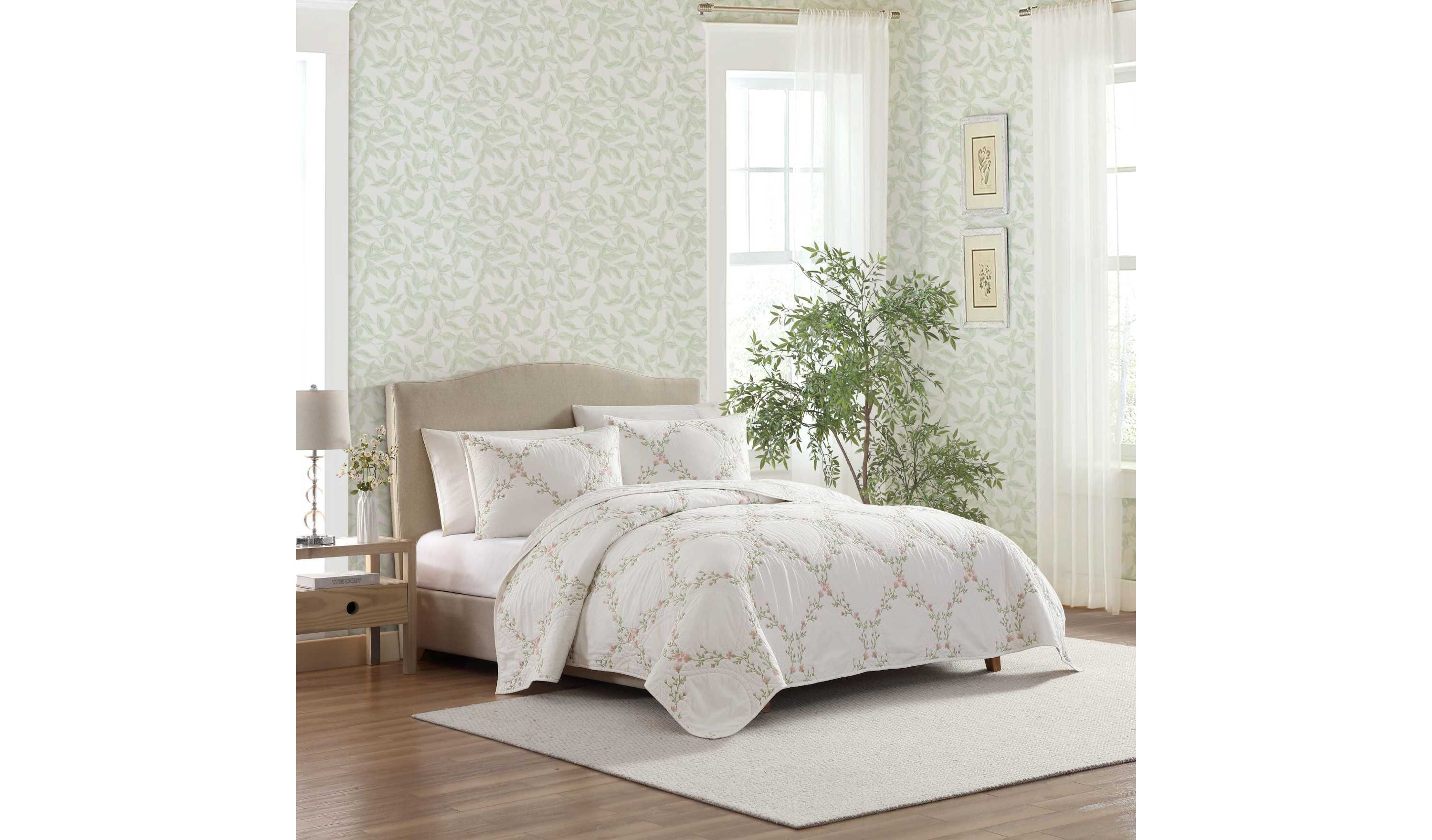 Floral Embroidery Cotton Quilt Set
