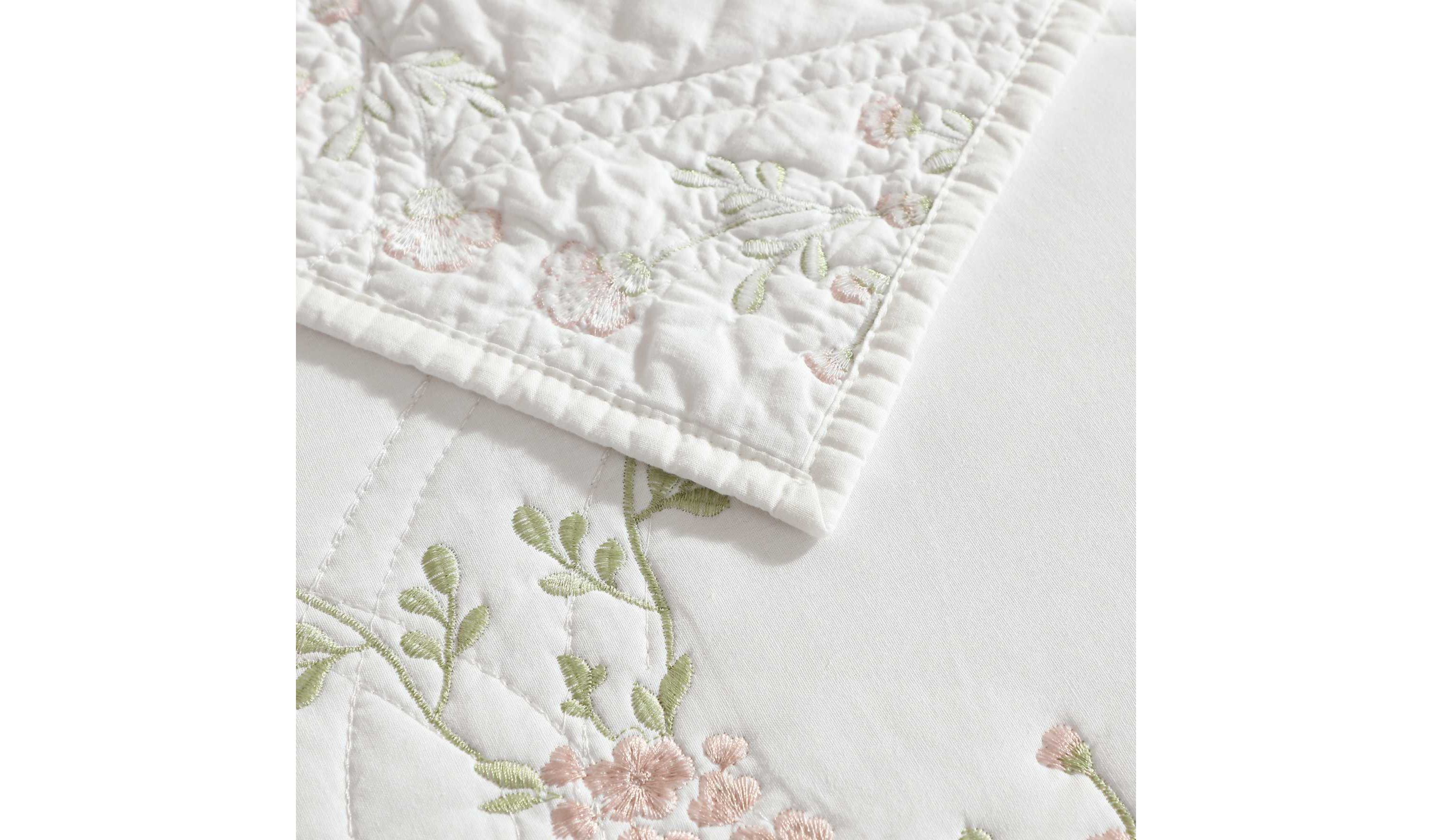 Floral Embroidery Cotton Quilt Set