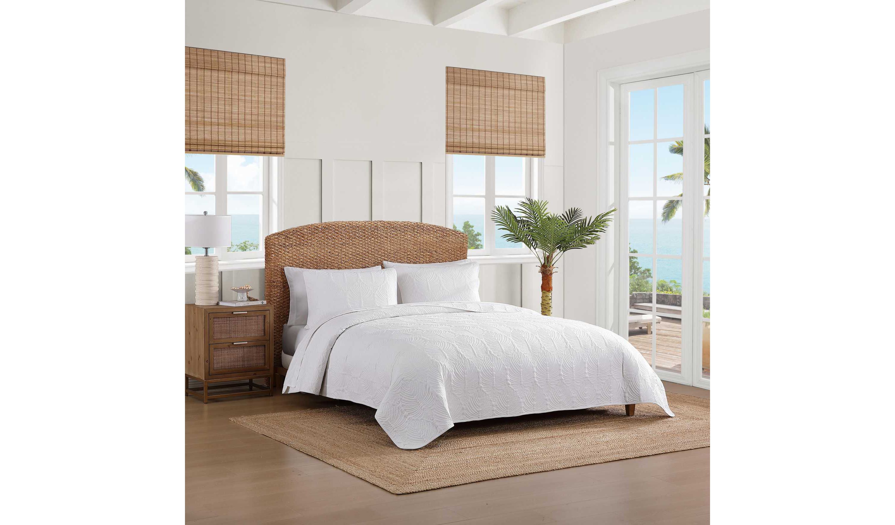 Line Palm Cotton Quilt Set